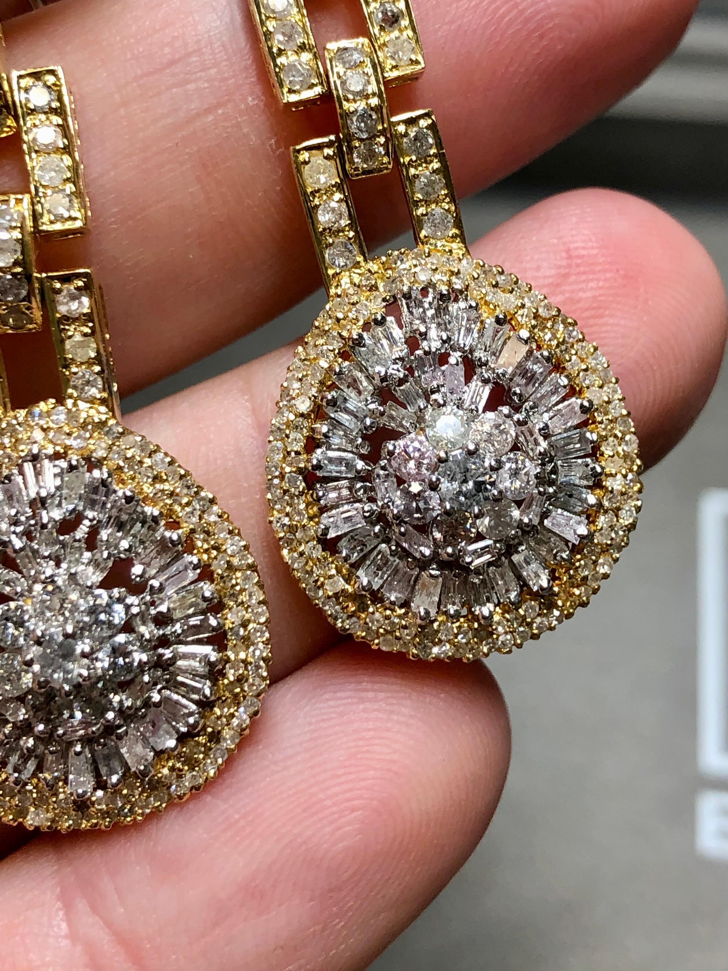 Pendientes Estate 18K Baguette Round Diamond Articulating Drop Omega Back 9.30cttw Corte redondo en venta