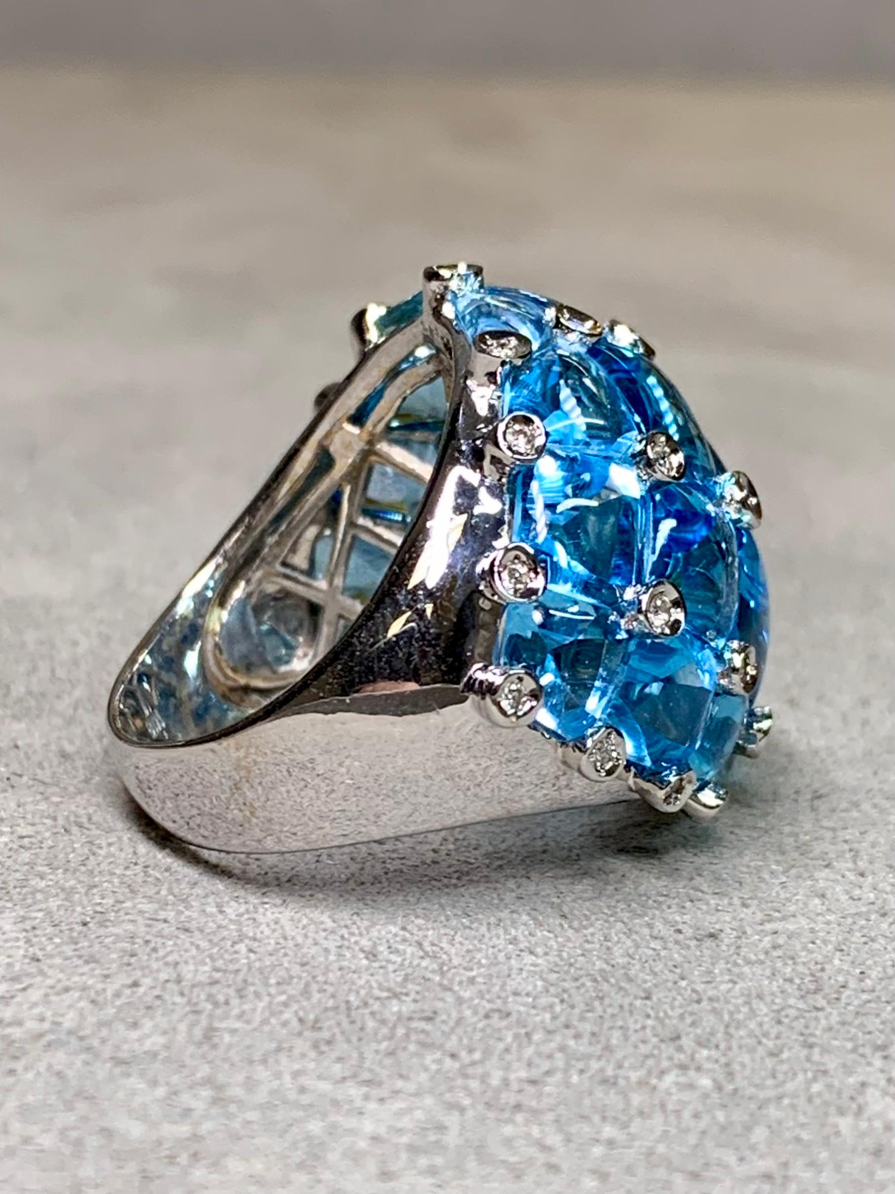Contemporaneo Tenuta 18K Buff Top Fancy Cut Topaz Diamond Bombé Cocktail Dome Ring 25.68ctw in vendita