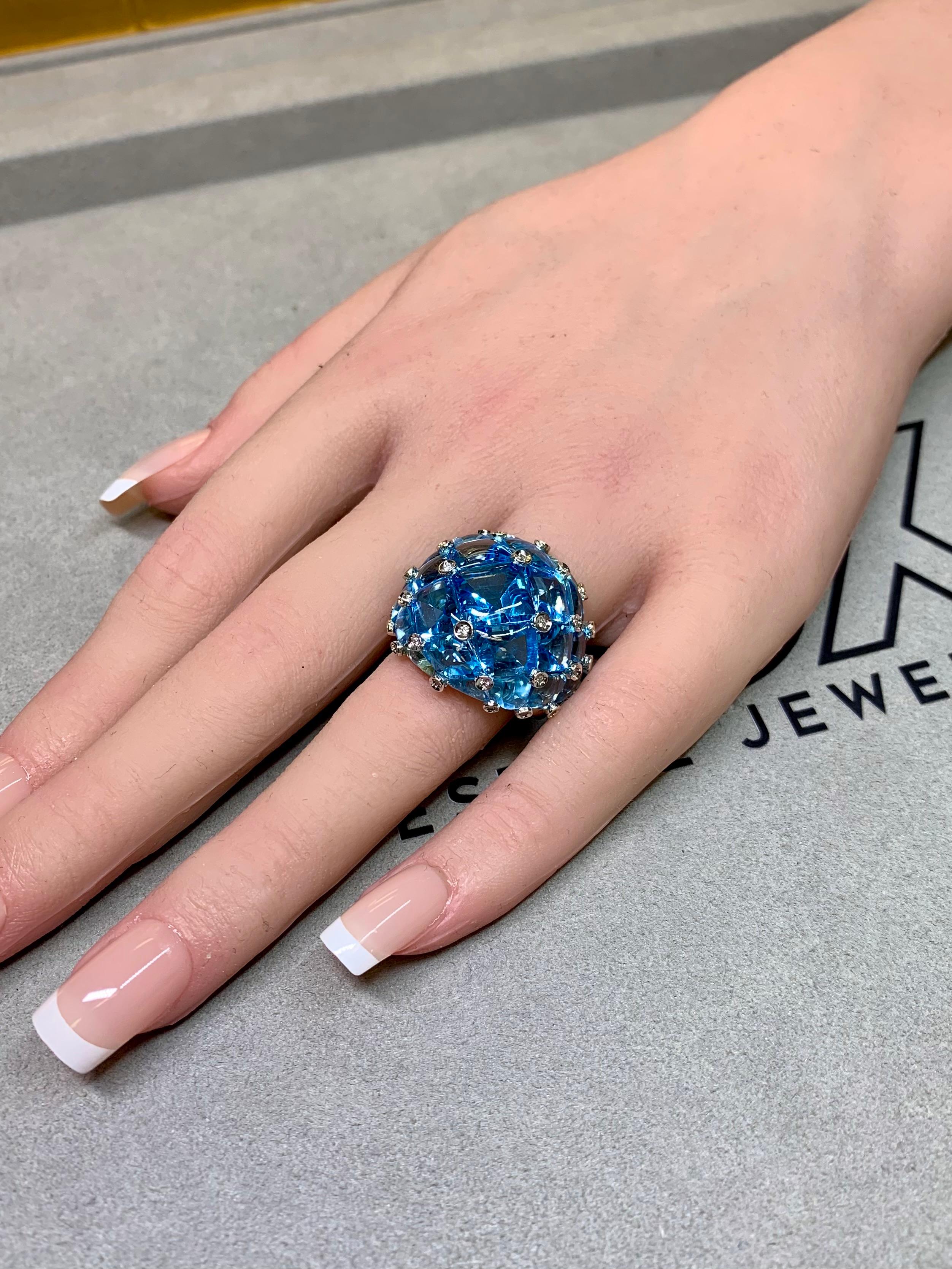 Tenuta 18K Buff Top Fancy Cut Topaz Diamond Bombé Cocktail Dome Ring 25.68ctw in vendita 1