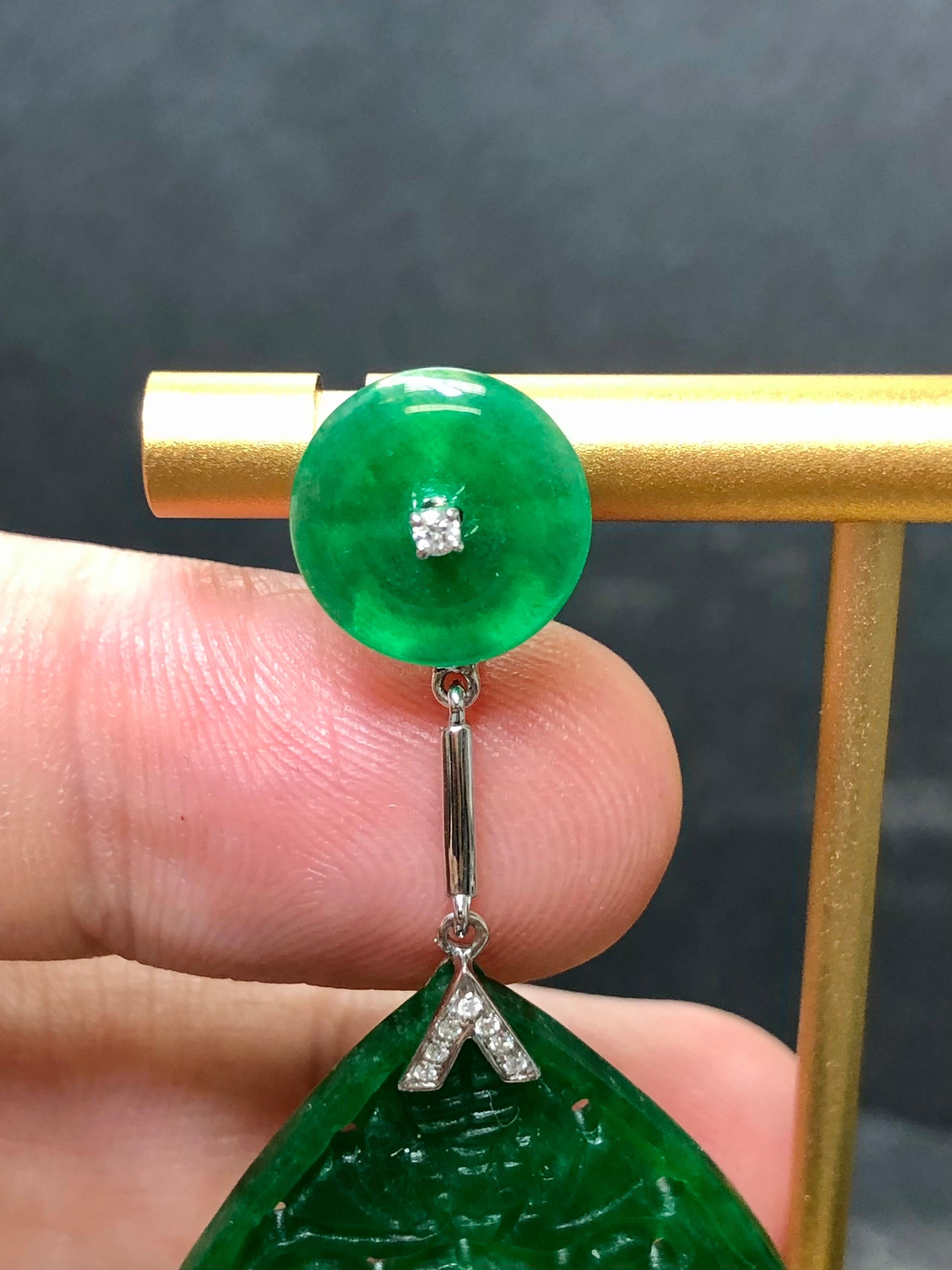 Estate 18k Carved Jade Disc Diamond Dangle Drop Earrings In Good Condition For Sale In Winter Springs, FL