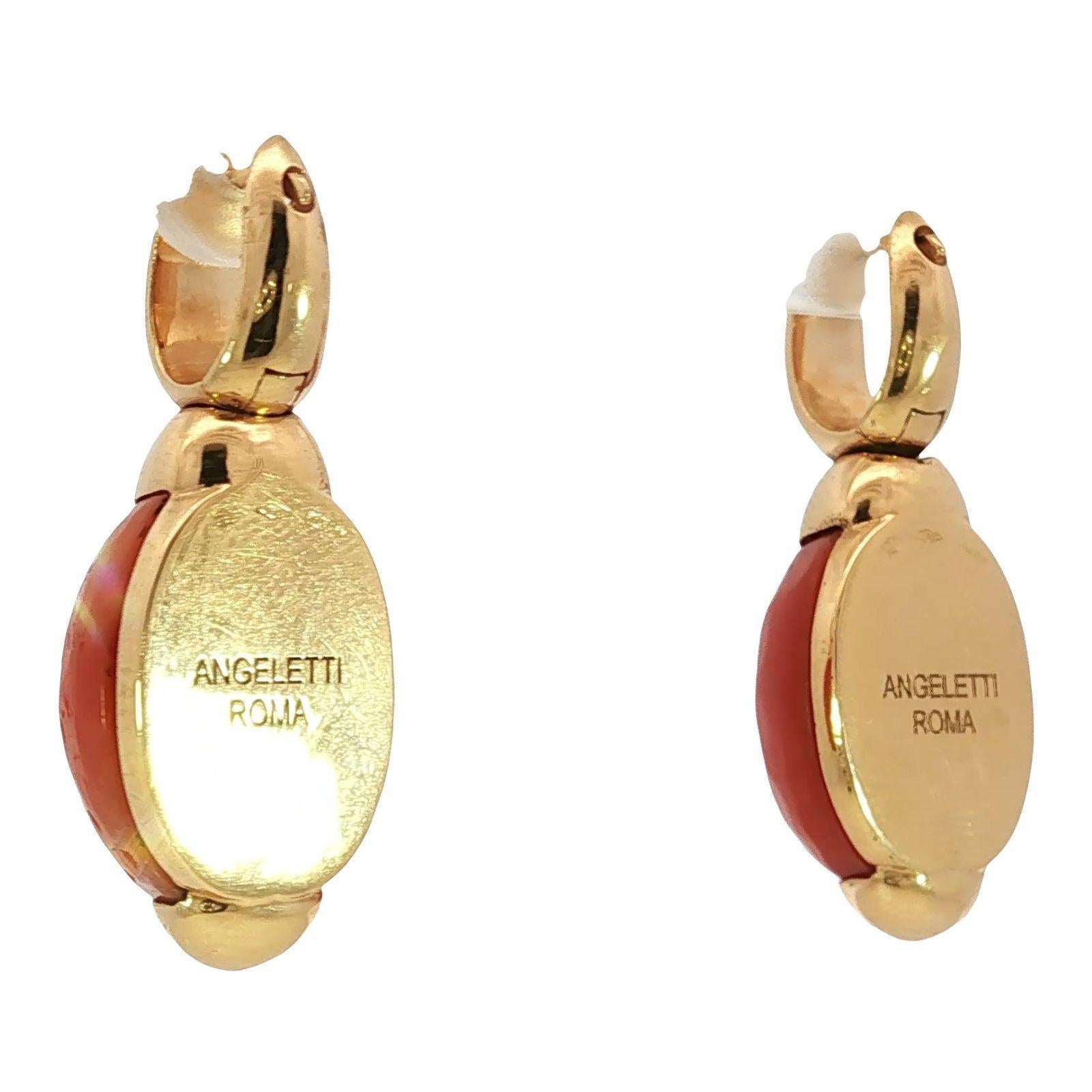 Donna Orecchini pendenti di corallo Estate 18K di Angeletti Roma con accenti di diamanti in oro giallo in vendita