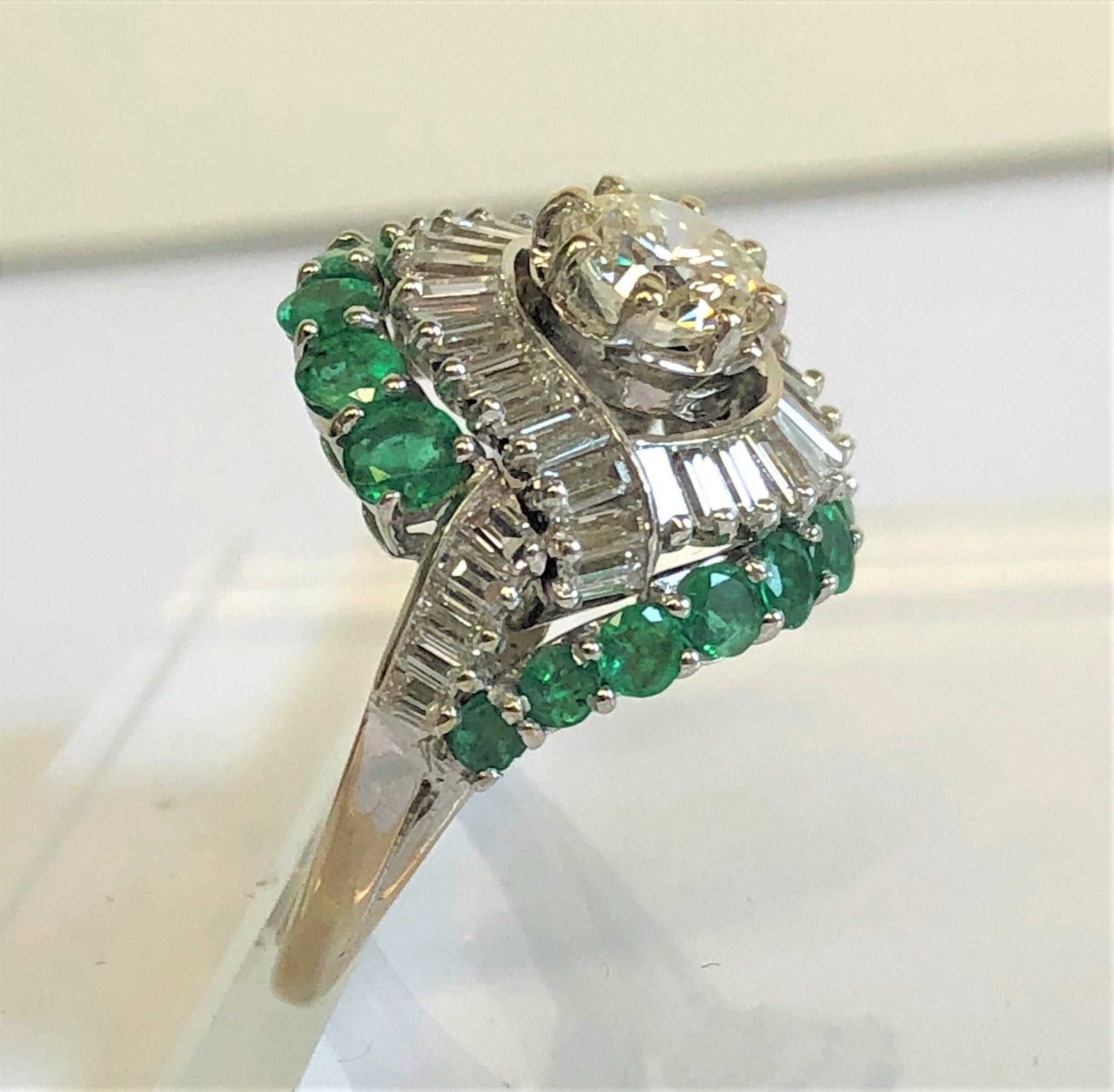 Estate 18K Diamant Smaragd Ring (Rundschliff) im Angebot