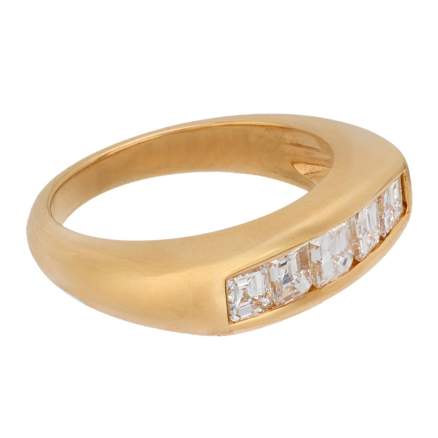 Moderne Estate 18k Diamond Five-Stone Ring (bague à cinq pierres en diamant) en vente
