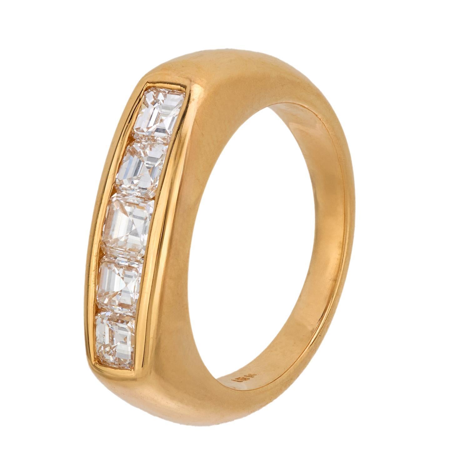 Taille Asscher Estate 18k Diamond Five-Stone Ring (bague à cinq pierres en diamant) en vente