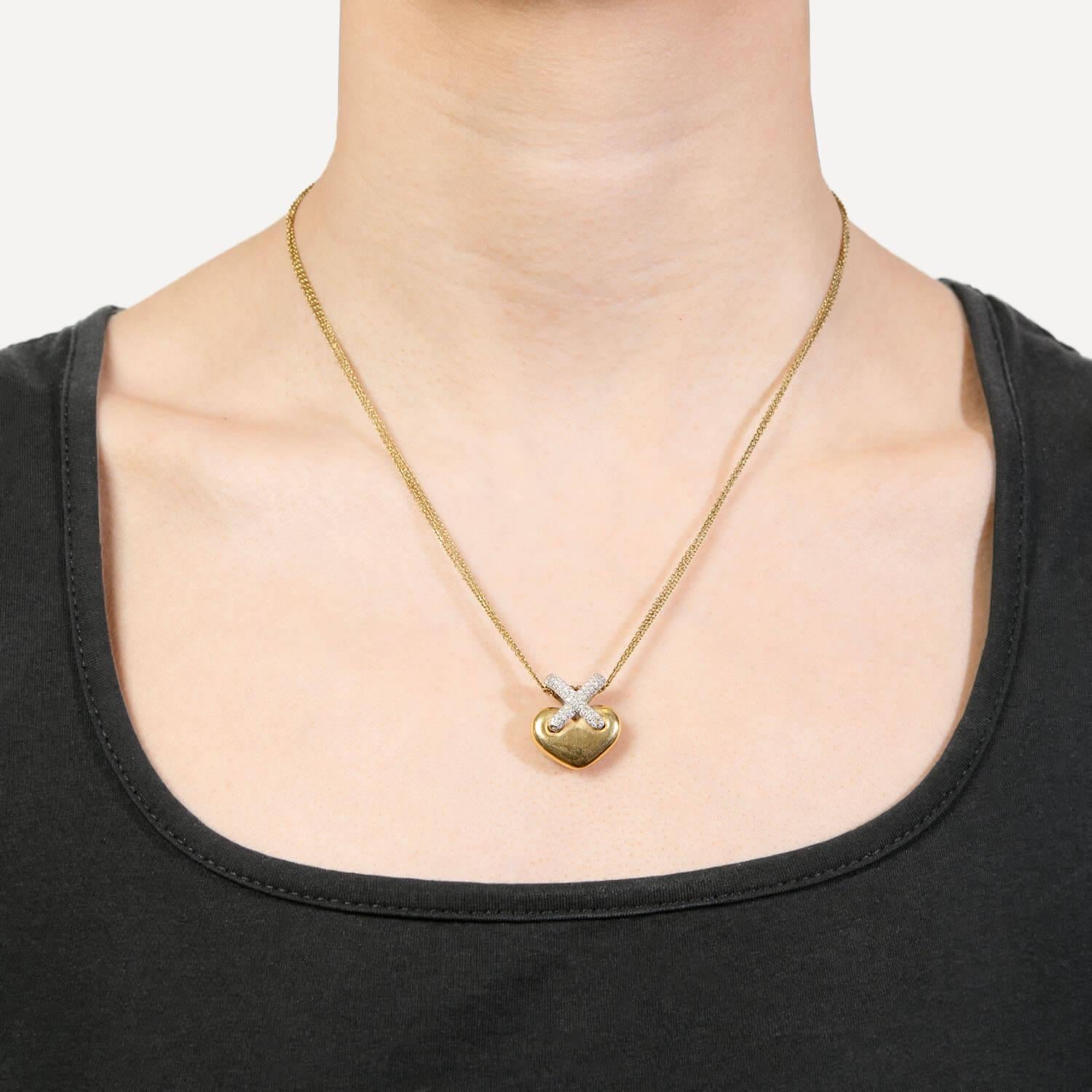 Donna Estate 18k Diamond Heart Pendant Necklace in vendita