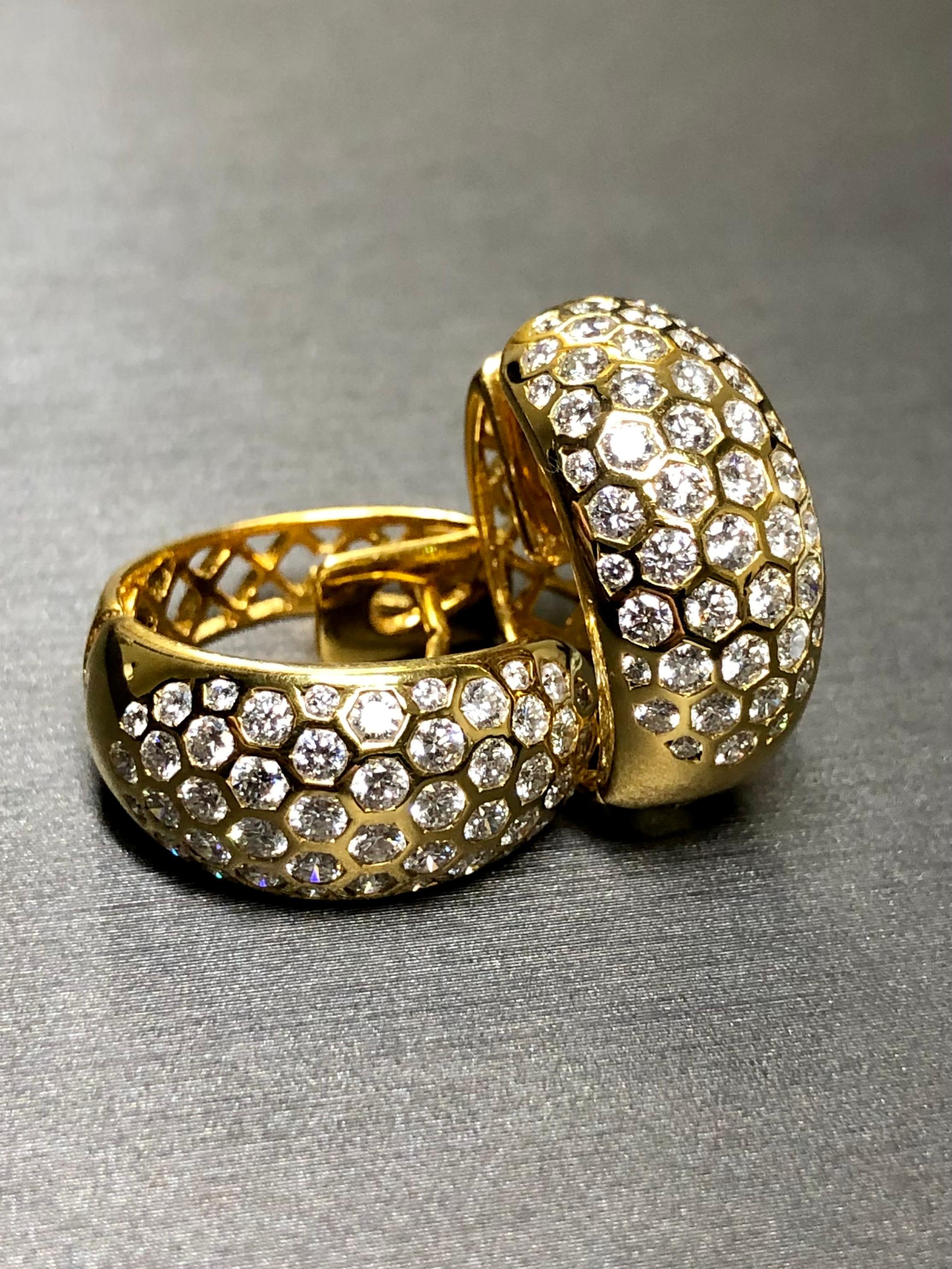 
An exquisitely made pair of diamond earrings hand crafted in 18K yellow gold. All diamonds are F-G color and Vs1+ clarity with a total approximate weight of 2.80cttw. The setting and construction is impeccable. No expense was