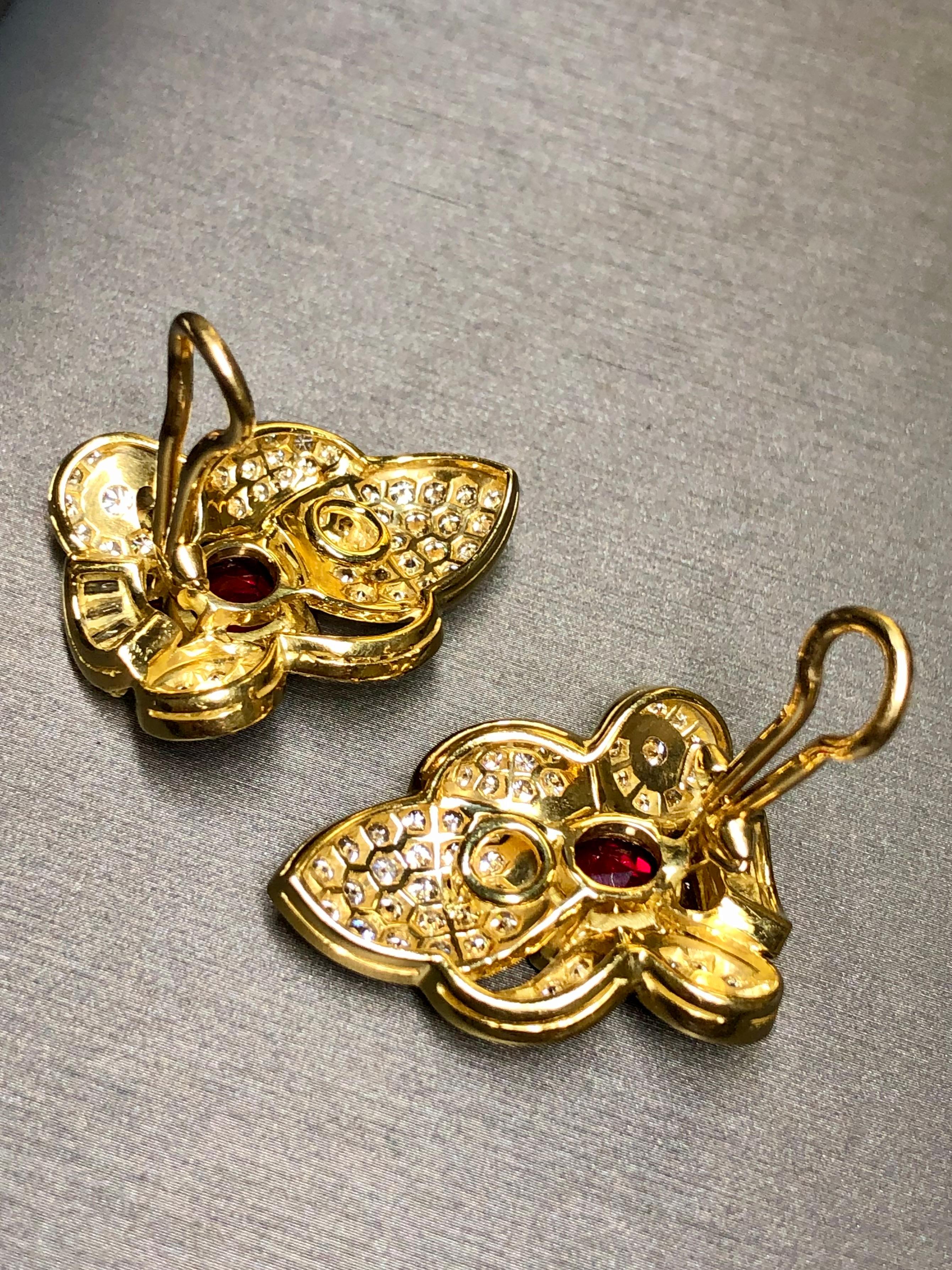 Estate 18K Diamond Oval Ruby Ear Clips 15.50cttw G Vs Omega Back Huggie Earrings In Good Condition For Sale In Winter Springs, FL