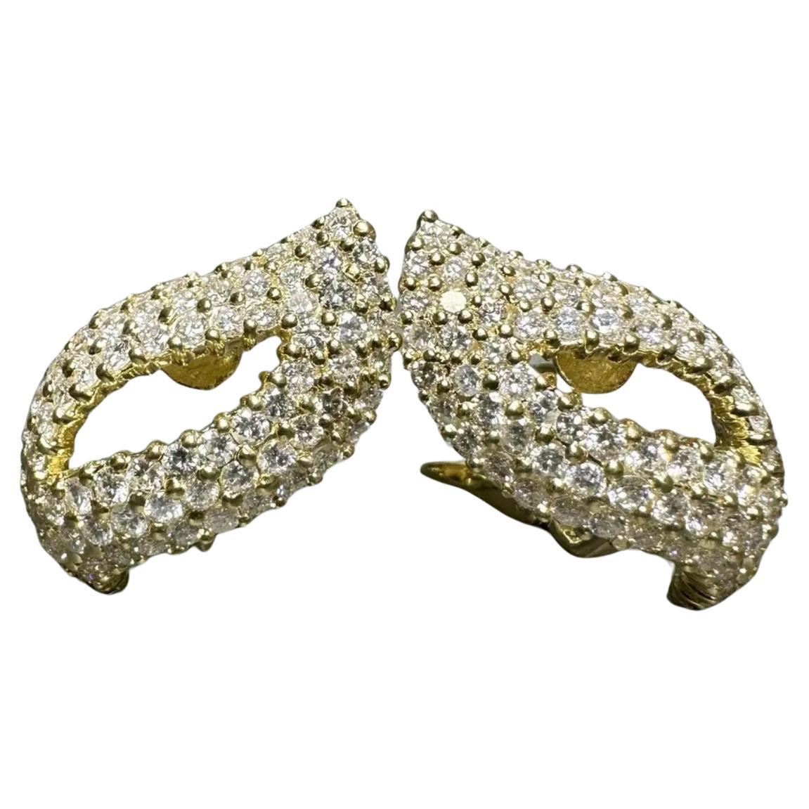 Estate 18K Diamond Paisley Huggie Omega Earrings 6.50cttw en vente