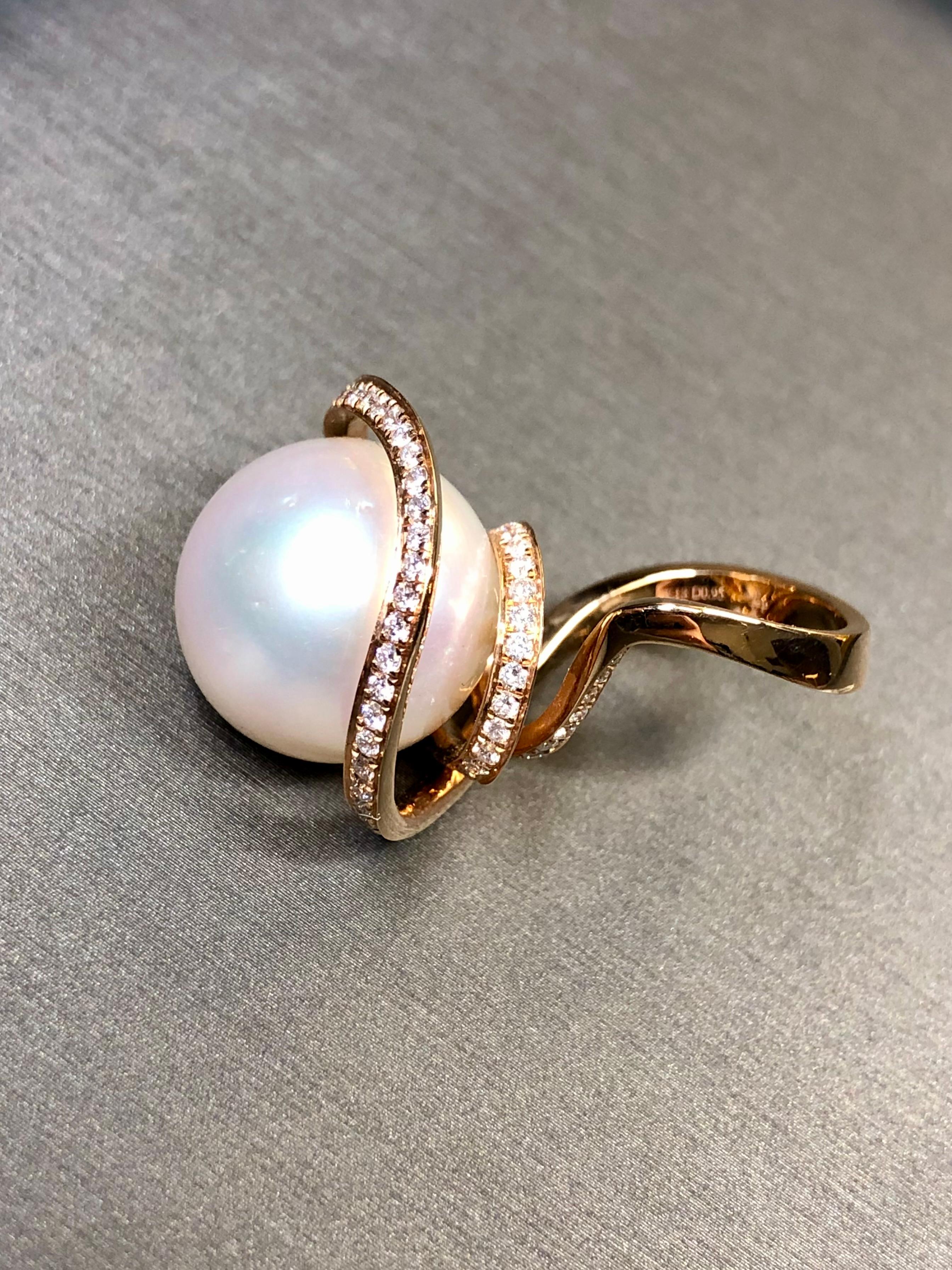 Contemporary Estate 18K Diamond South Sea Pearl Spiral Swirl Freeform Cocktail Ring 16.5mm For Sale