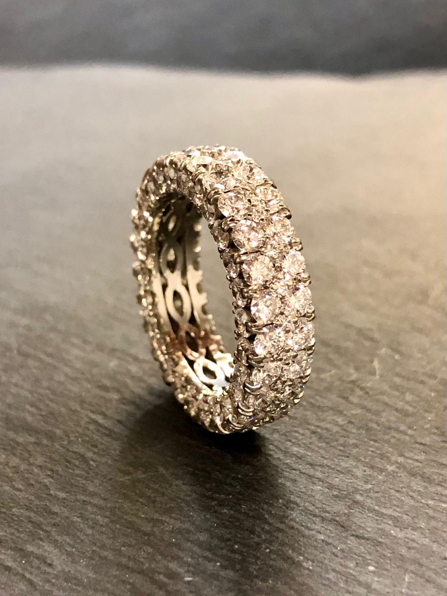 Contemporary Estate 18k Diamonds On All Sides Wide Eternity Band 5.50cttw Sz 6 For Sale