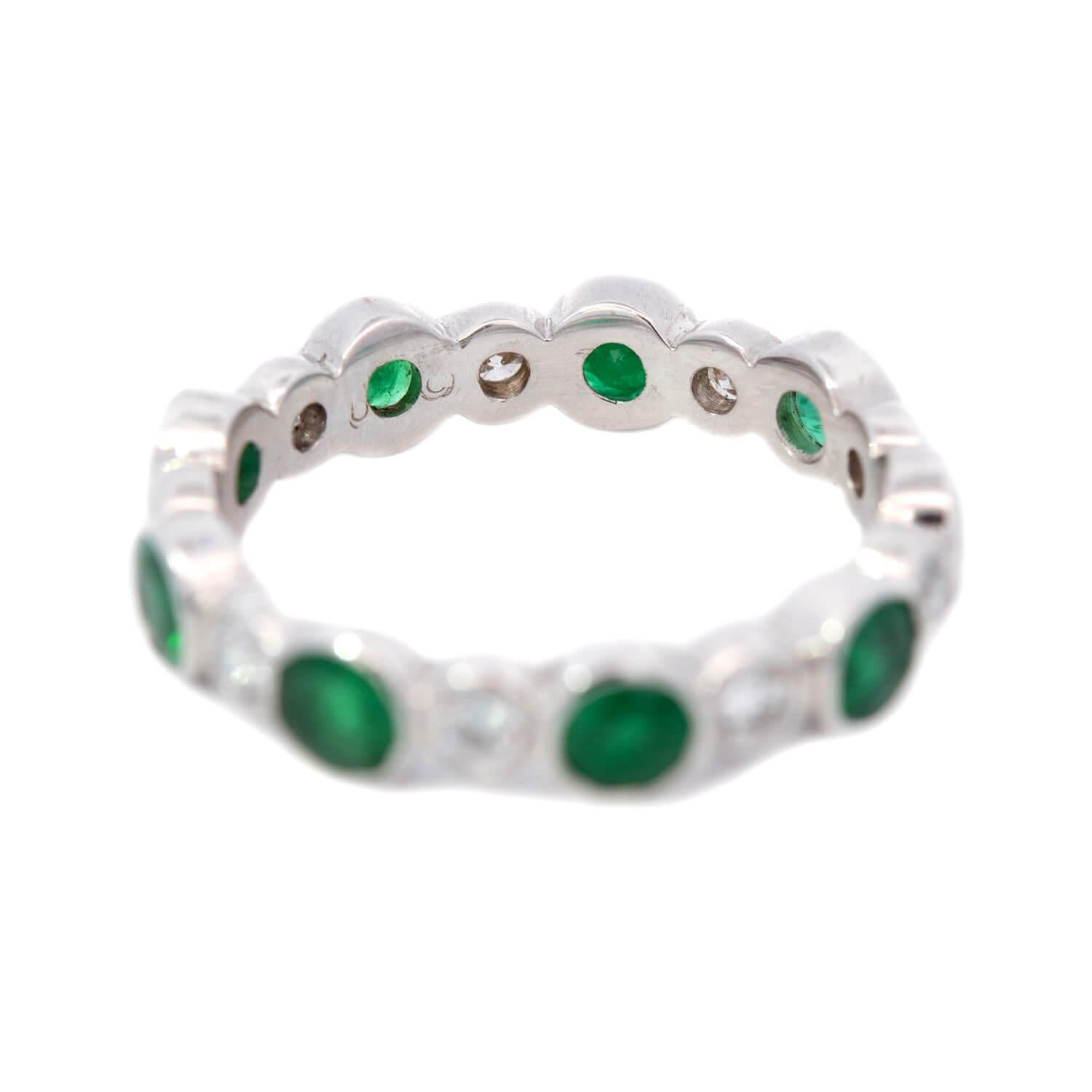 Alianza de Esmeralda y Diamante de 18 quilates Estate Corte brillante en venta