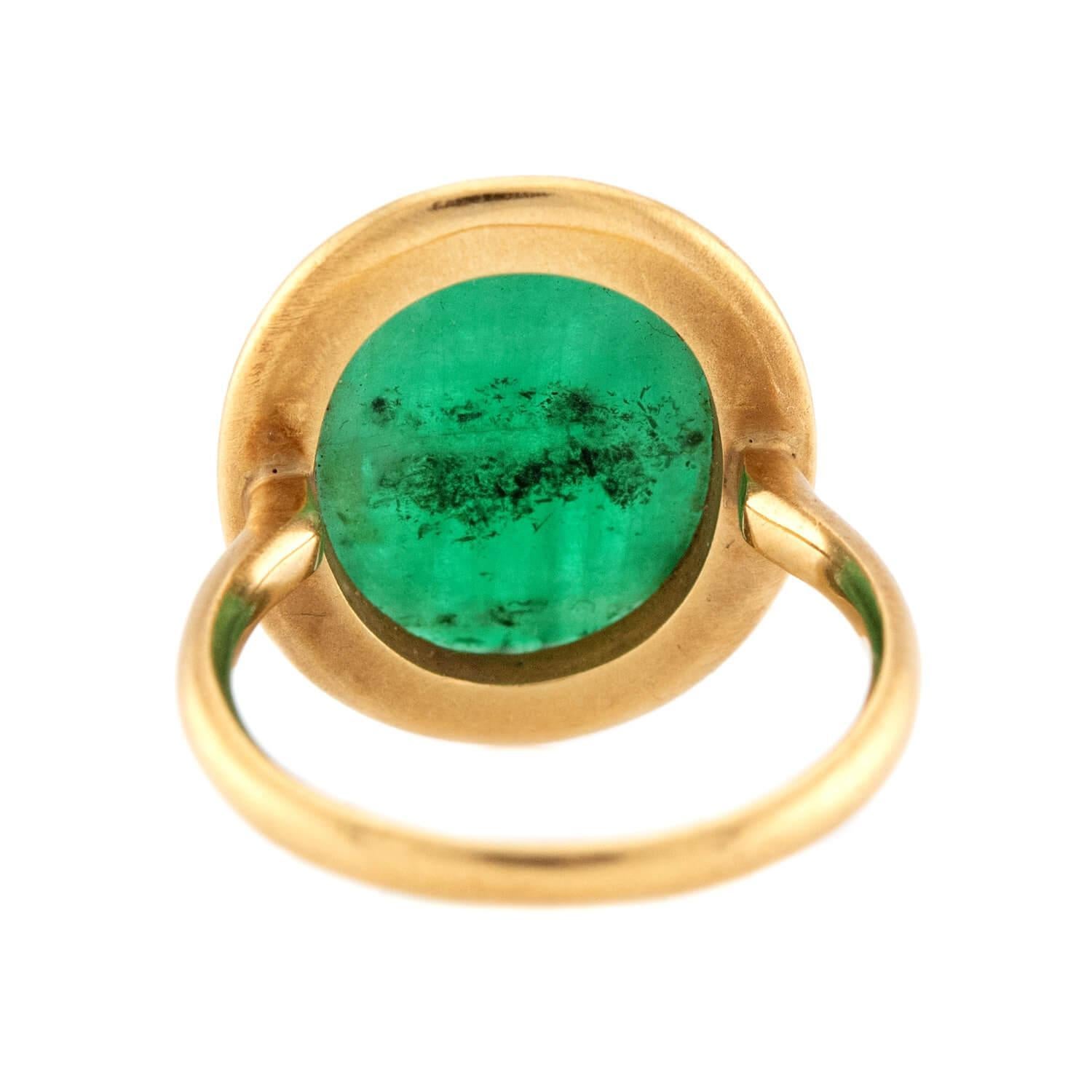 Nachlass 18k Smaragd und Diamant Halo-Ring im Zustand „Gut“ im Angebot in Narberth, PA