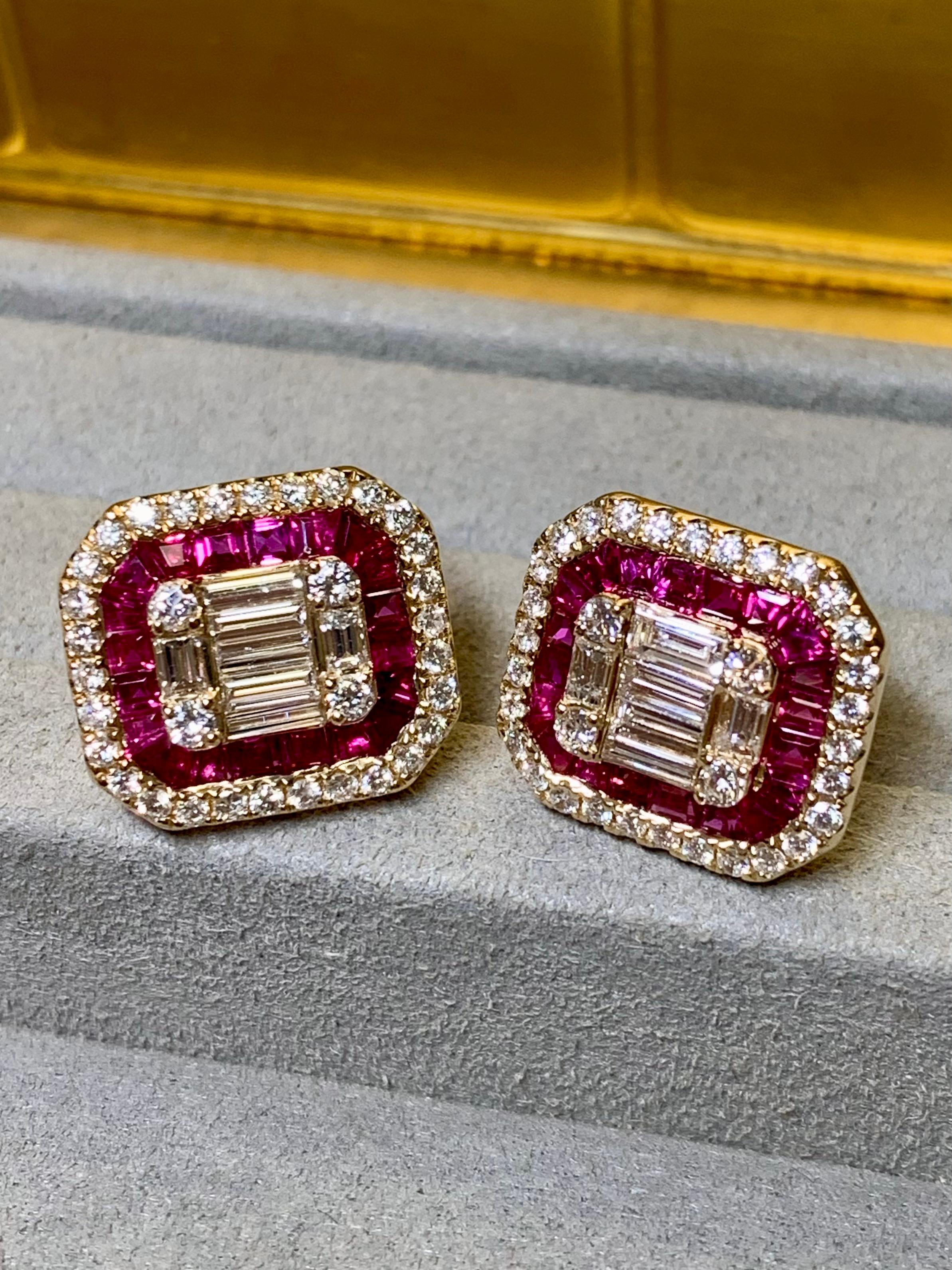 Estate 18K Smaragd Schliff Baguette Diamant Rubin Cluster Ohrstecker 7ctw (Zeitgenössisch) im Angebot