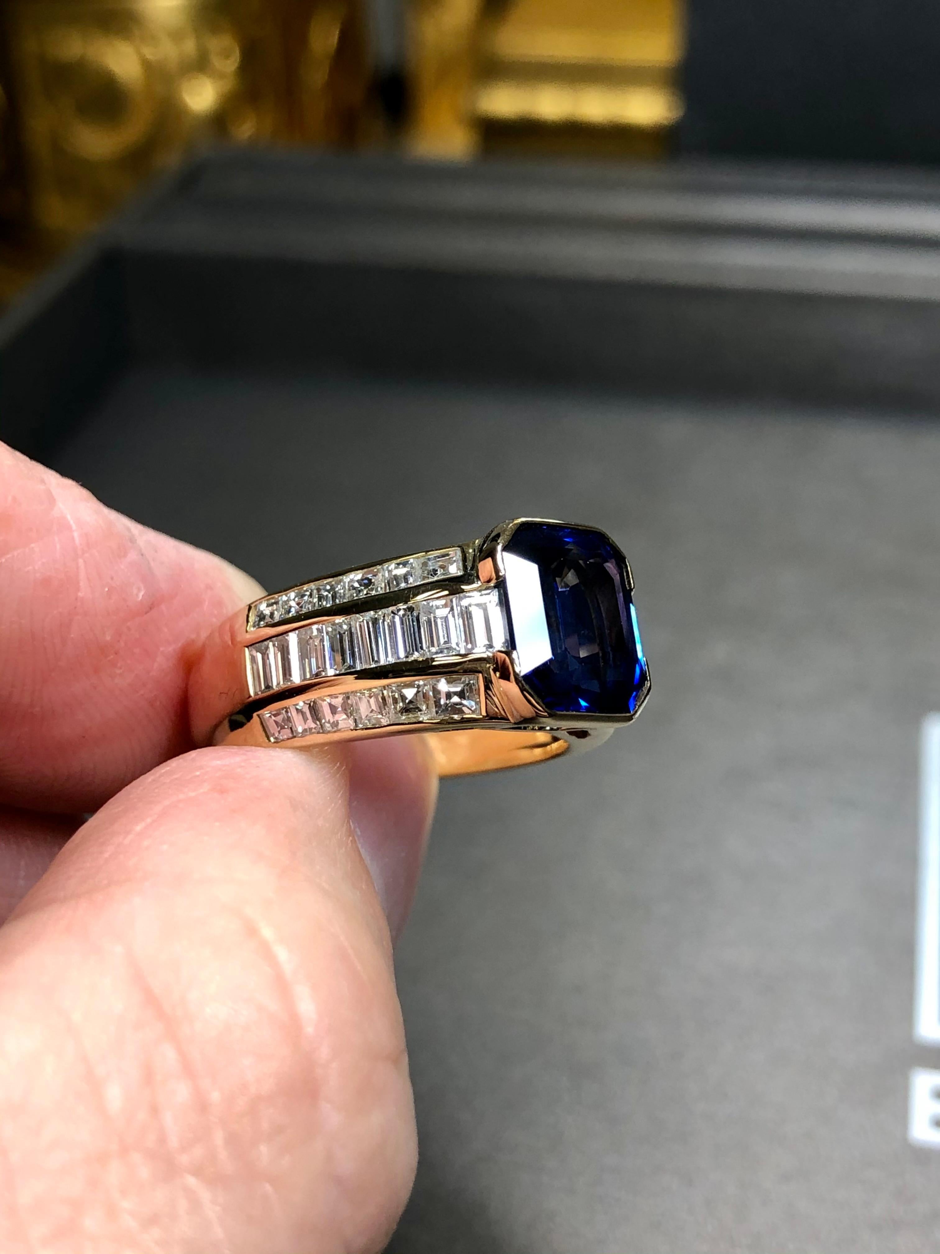 Nachlass 18K Smaragdschliff Saphir Baguette Diamant Cocktail-Ring GIA 6,30cttw Gr. 7 für Damen oder Herren im Angebot