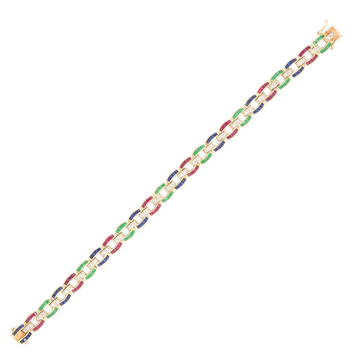Un magnifique bracelet en ligne coloré ! Réalisé en or jaune vibrant 18 carats, ce bracelet est composé de 24 maillons de style Gucci, chacun incrusté de pierres colorées. Huit des maillons sont ornés d'émeraudes de taille carrée, qui reposent dans
