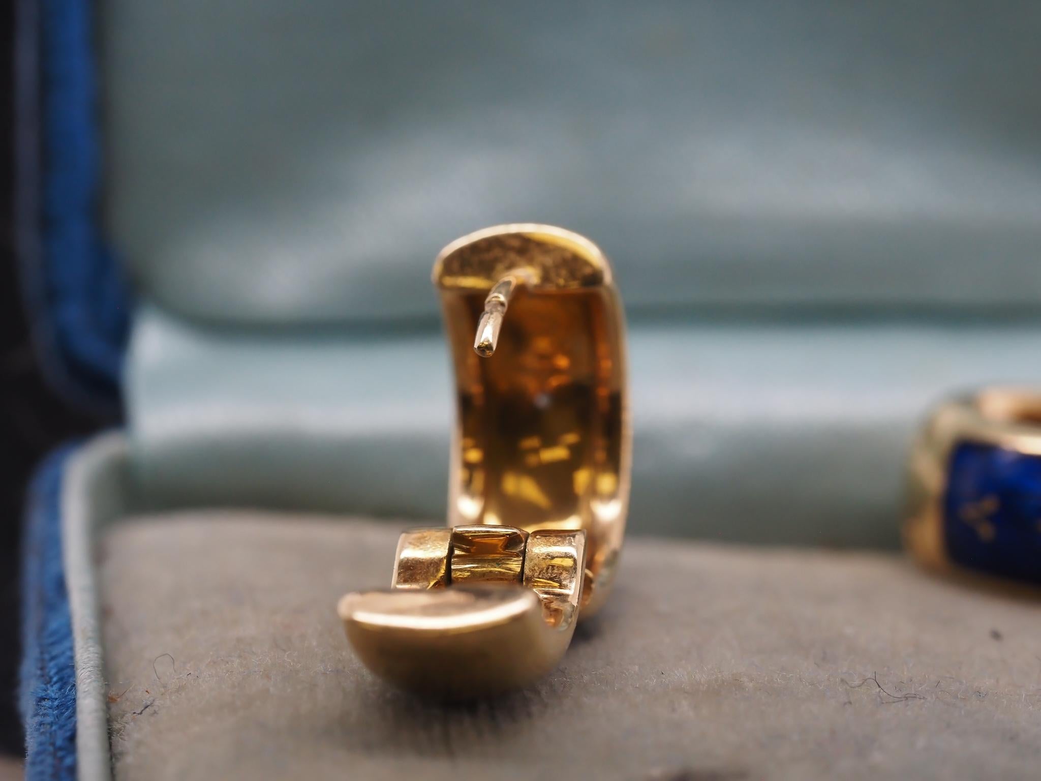 Orecchini a cerchio con smalto e diamanti Faberge 18K - VHK#244a

Dettagli dell'articolo:
Anno: anni '90
Tipo di metallo: oro giallo 18 carati [con marchio di garanzia e testato]
Peso: 14.0 grammi

Faberge: Faberge (con numeri di serie su ciascun