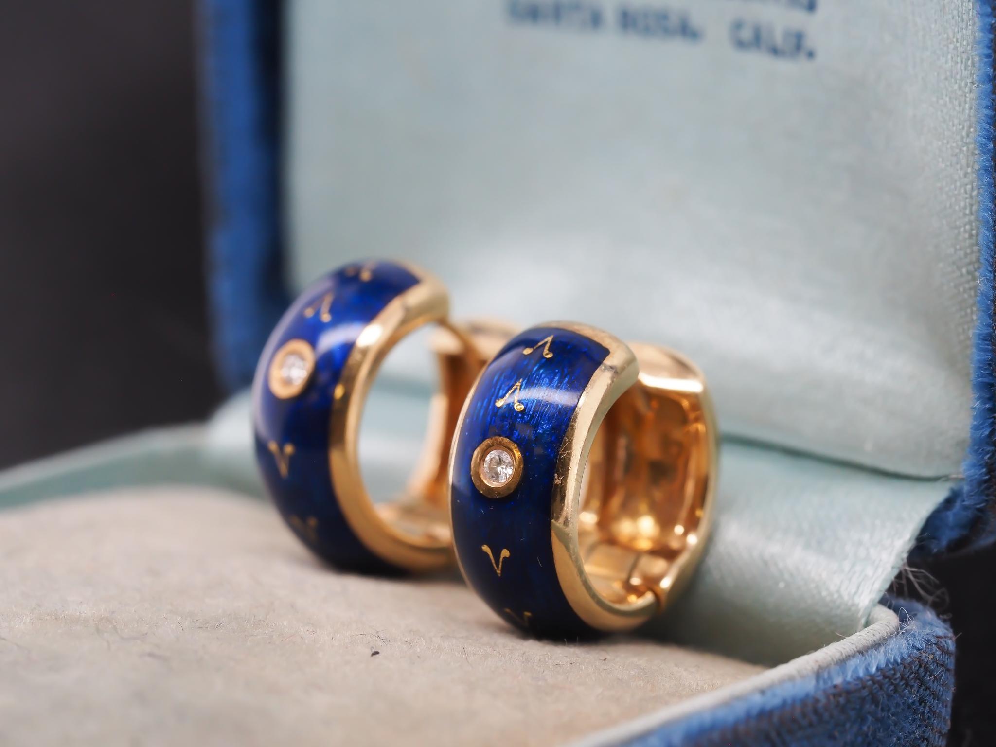 Orecchini a cerchio con smalto e diamanti Faberge 18K - VHK#244a in vendita 2