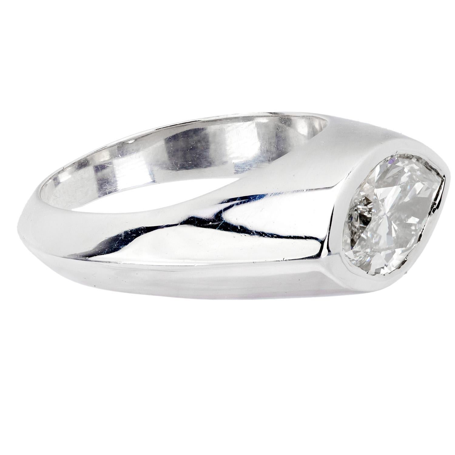 Moderne Bague de fiançailles 18 carats avec diamant GIA de 2,01 carats en vente