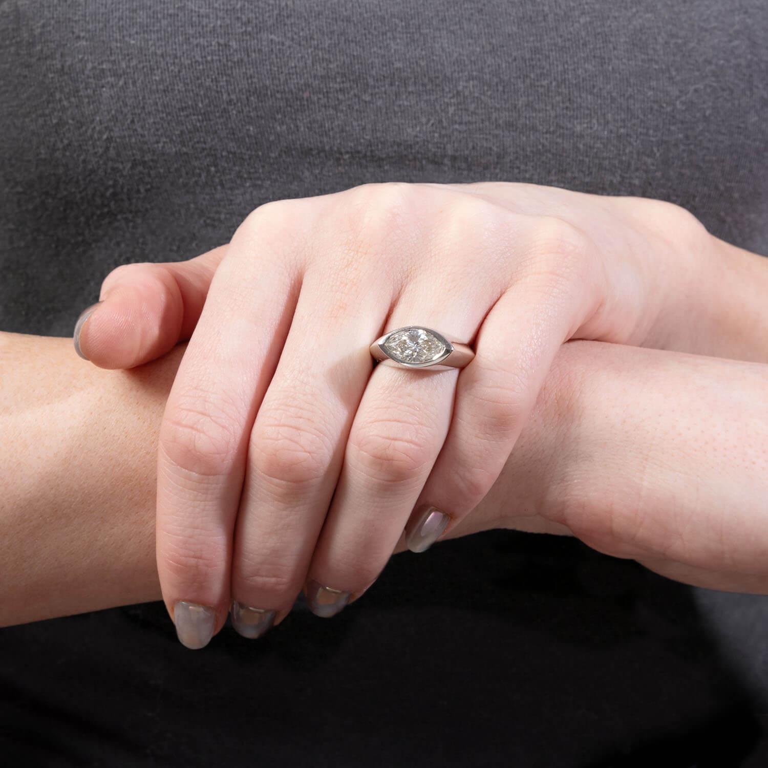 Bague de fiançailles 18 carats avec diamant GIA de 2,01 carats Bon état - En vente à Narberth, PA