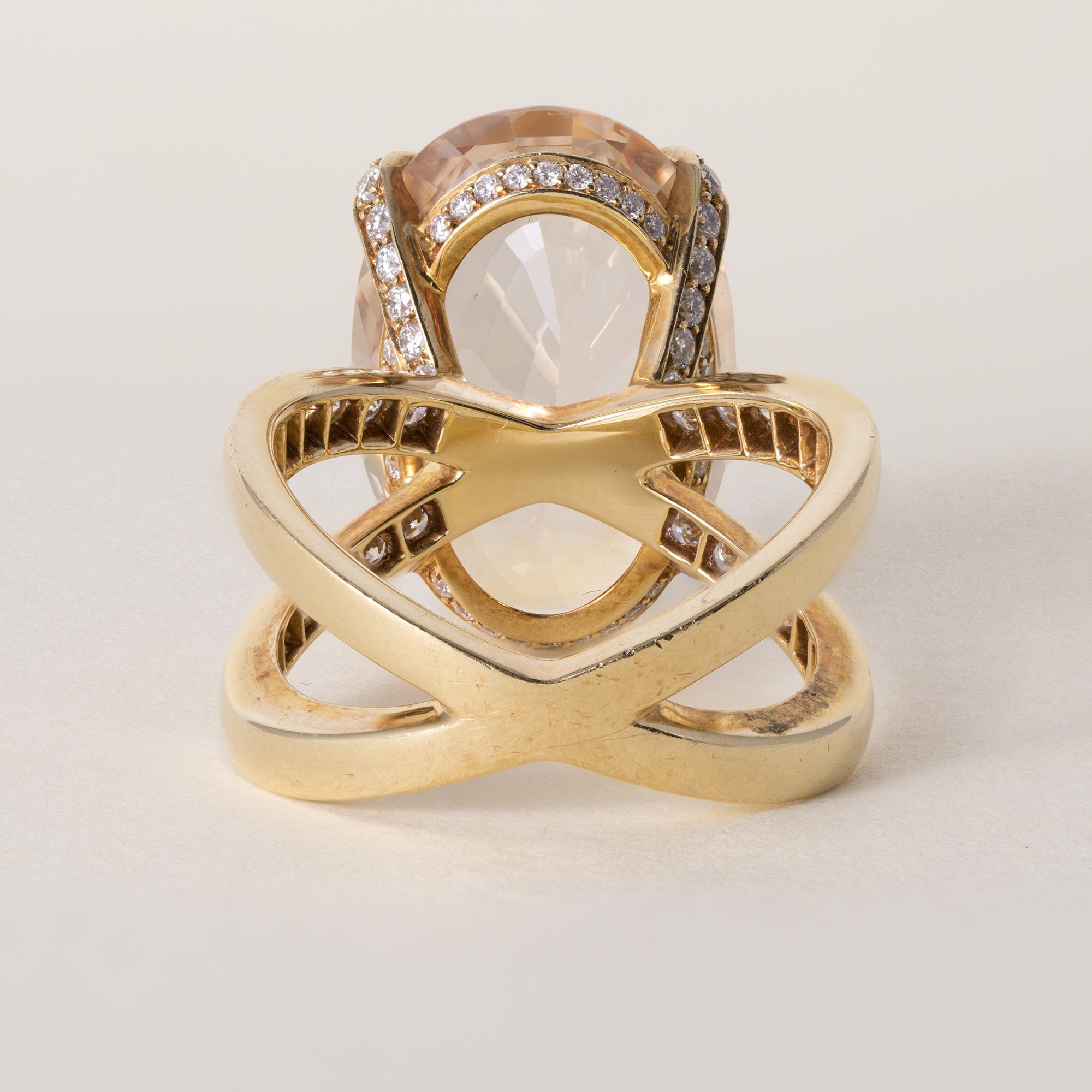 Estate 18K Gold 16.46 Carat Orange Sapphire Oval Cut No Heat Diamond Ring en venta 1