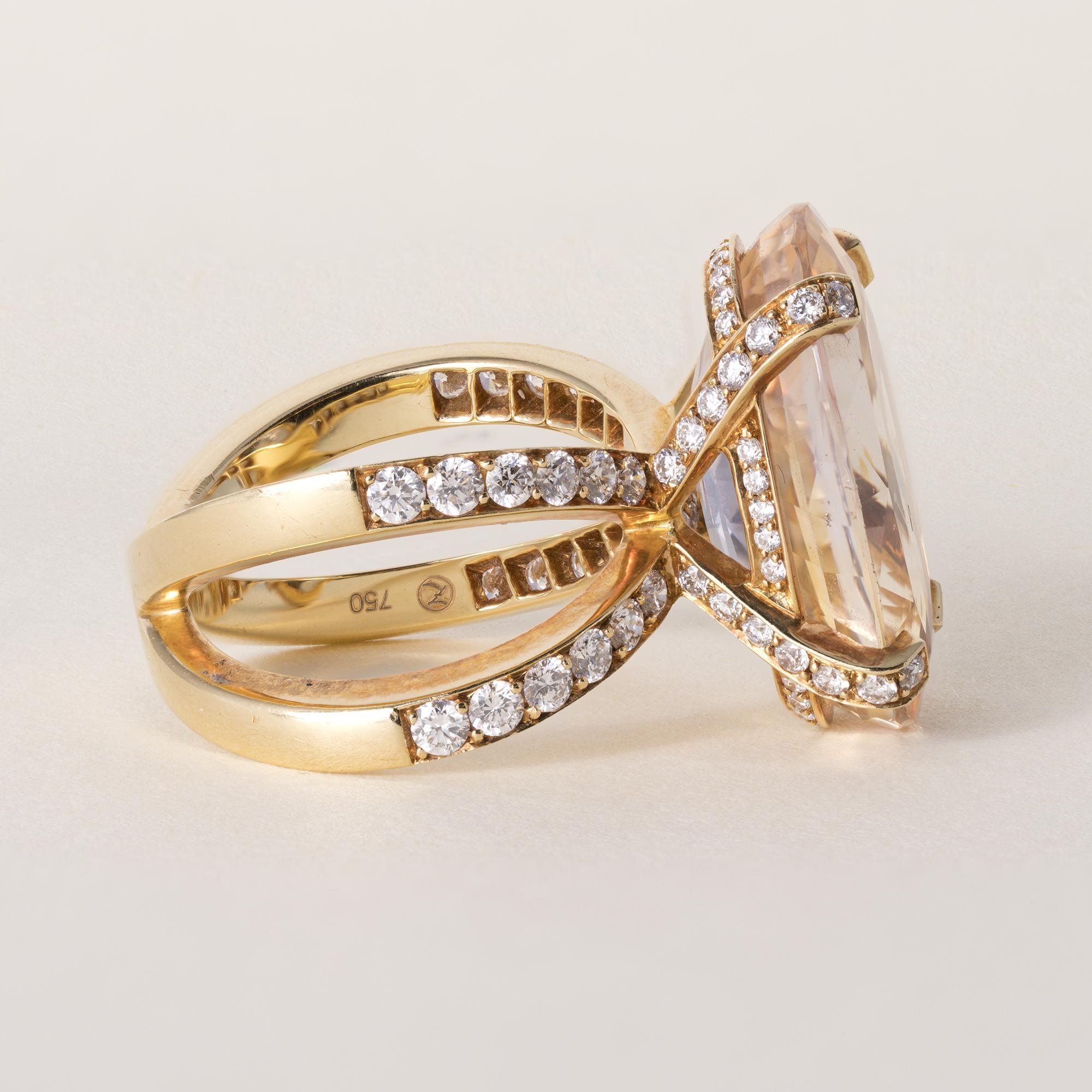 Estate 18K Gold 16.46 Carat Orange Sapphire Oval Cut No Heat Diamond Ring en venta 2