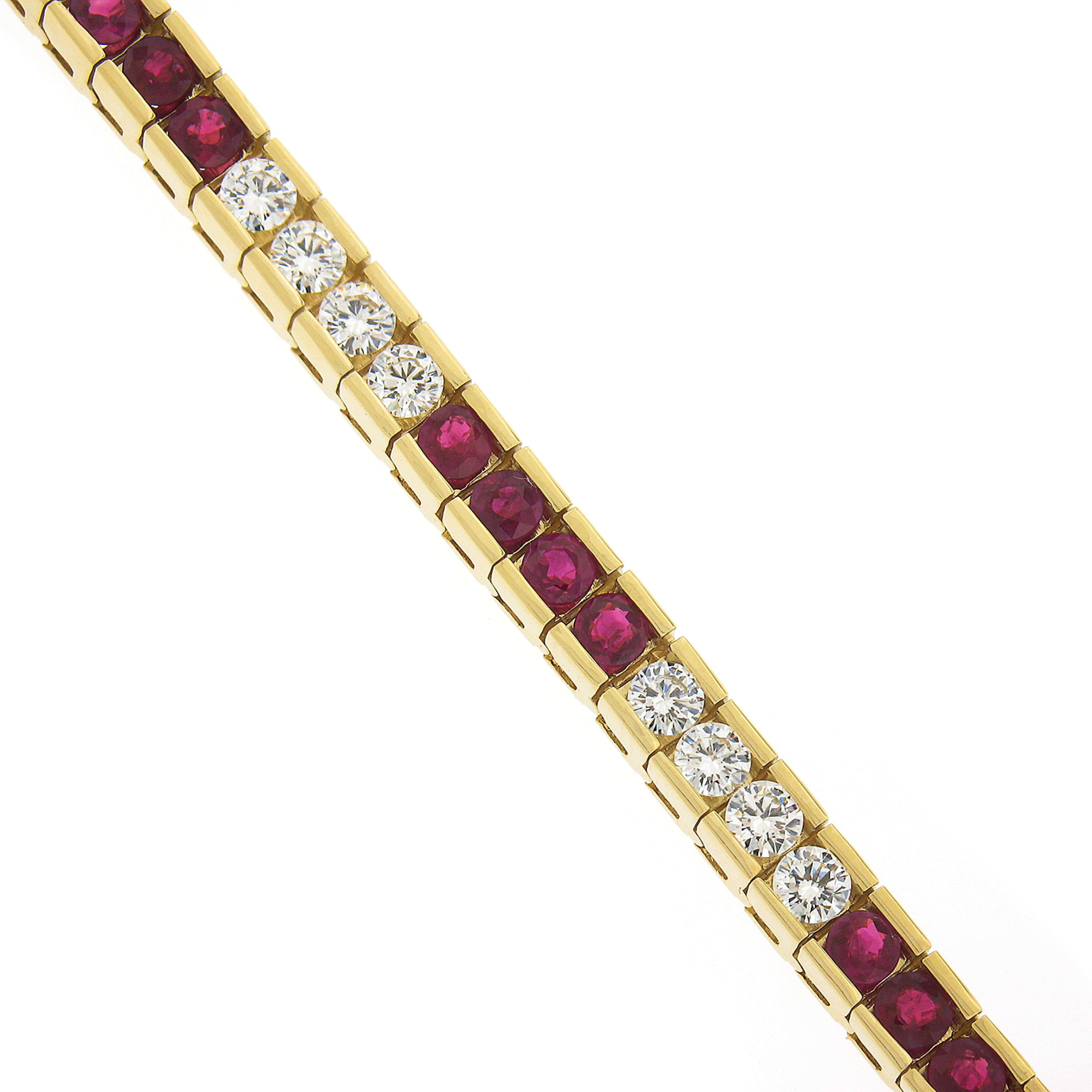 Taille ronde Bracelet tennis de succession en or 18 carats alternant rubis et diamants 9,75 carats en vente