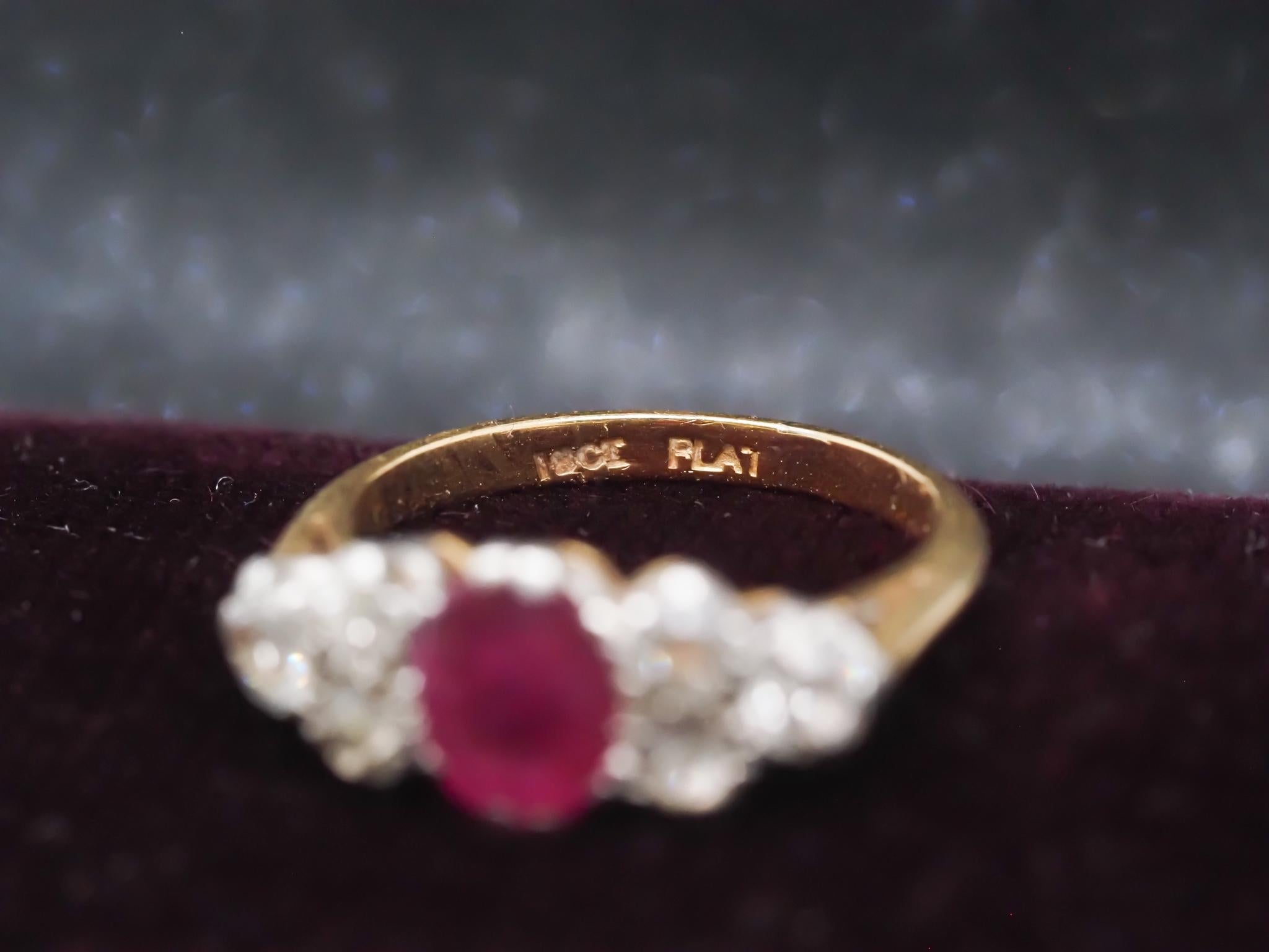 Anello con rubino inglese e diamanti Old Mine in oro 18 carati e platino - VHK#999 In condizioni buone in vendita a Hicksville, NY