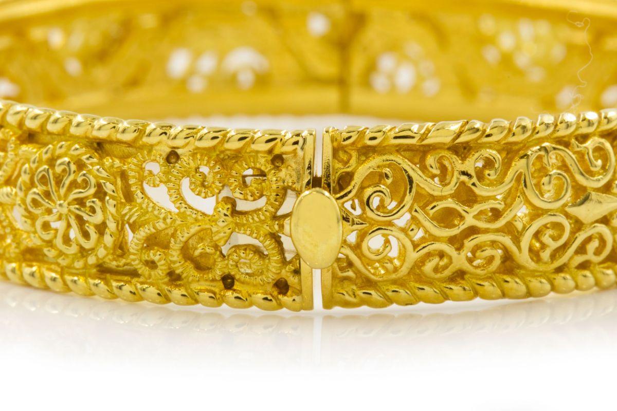 Modern Estate 18K Gold Bangle Bracelet by Cynthia Bach For Sale