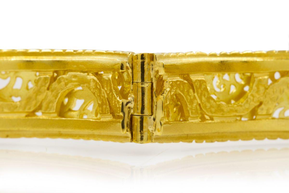 Contemporary Estate 18K Gold Bangle Bracelet by Cynthia Bach For Sale