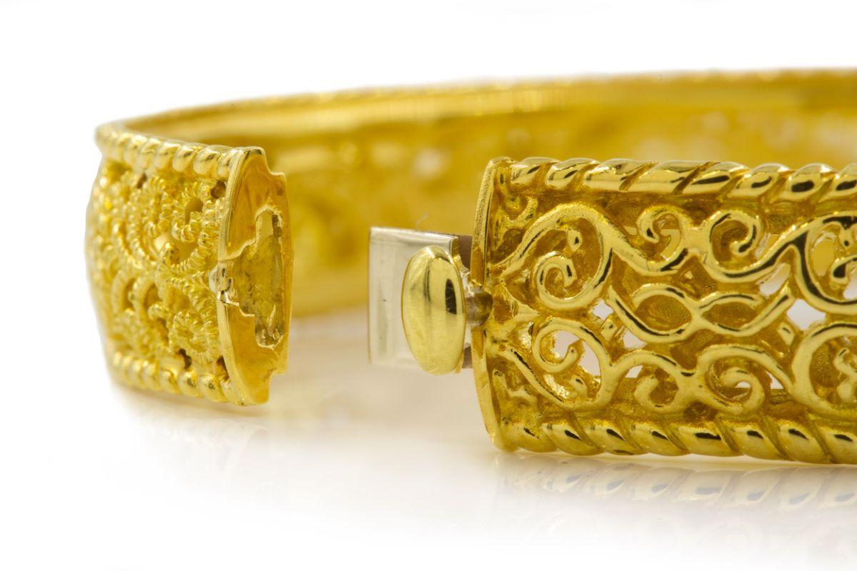Estate 18K Gold Bangle Bracelet by Cynthia Bach For Sale 1