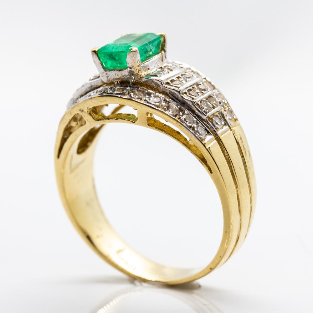 Estate 18 Karat Gold Emeralds and Diamonds Ring 1