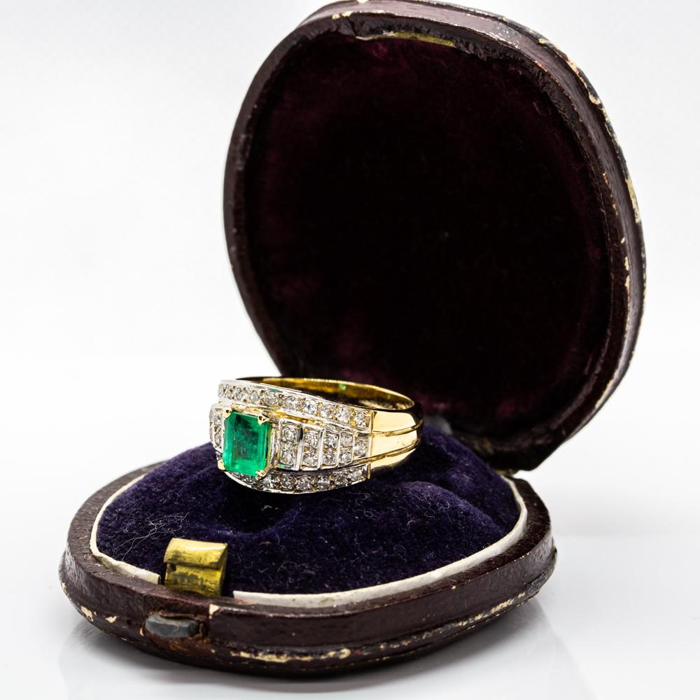 Estate 18 Karat Gold Emeralds and Diamonds Ring 2
