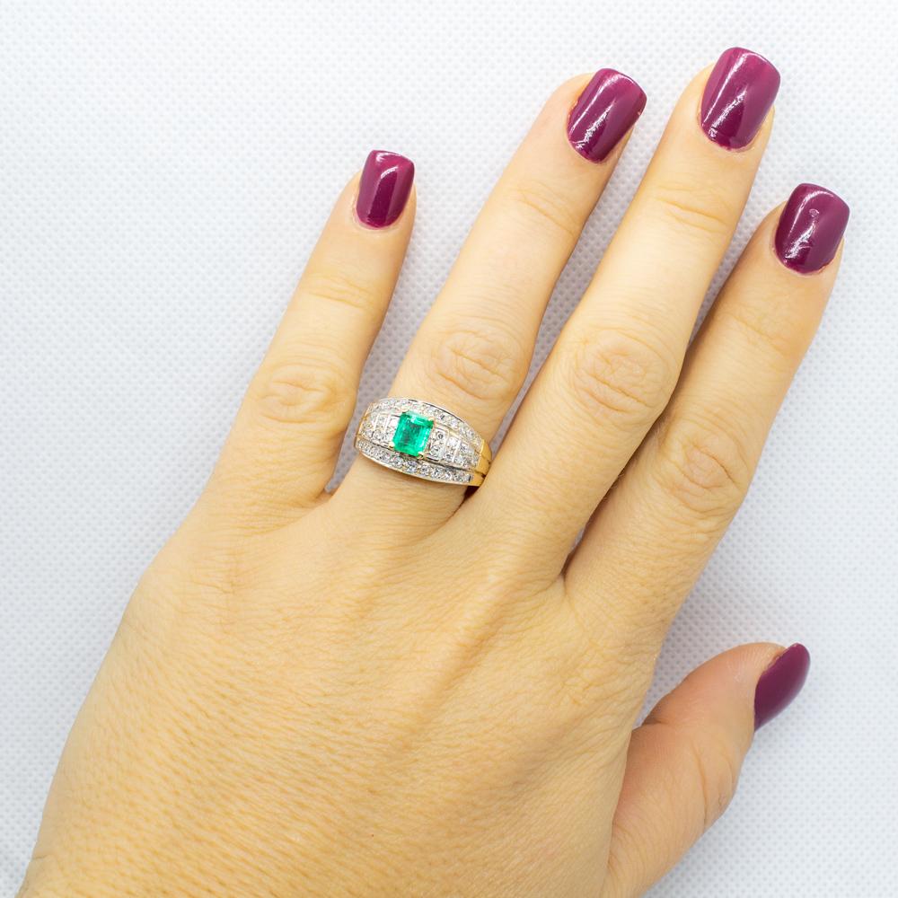 Estate 18 Karat Gold Emeralds and Diamonds Ring 3