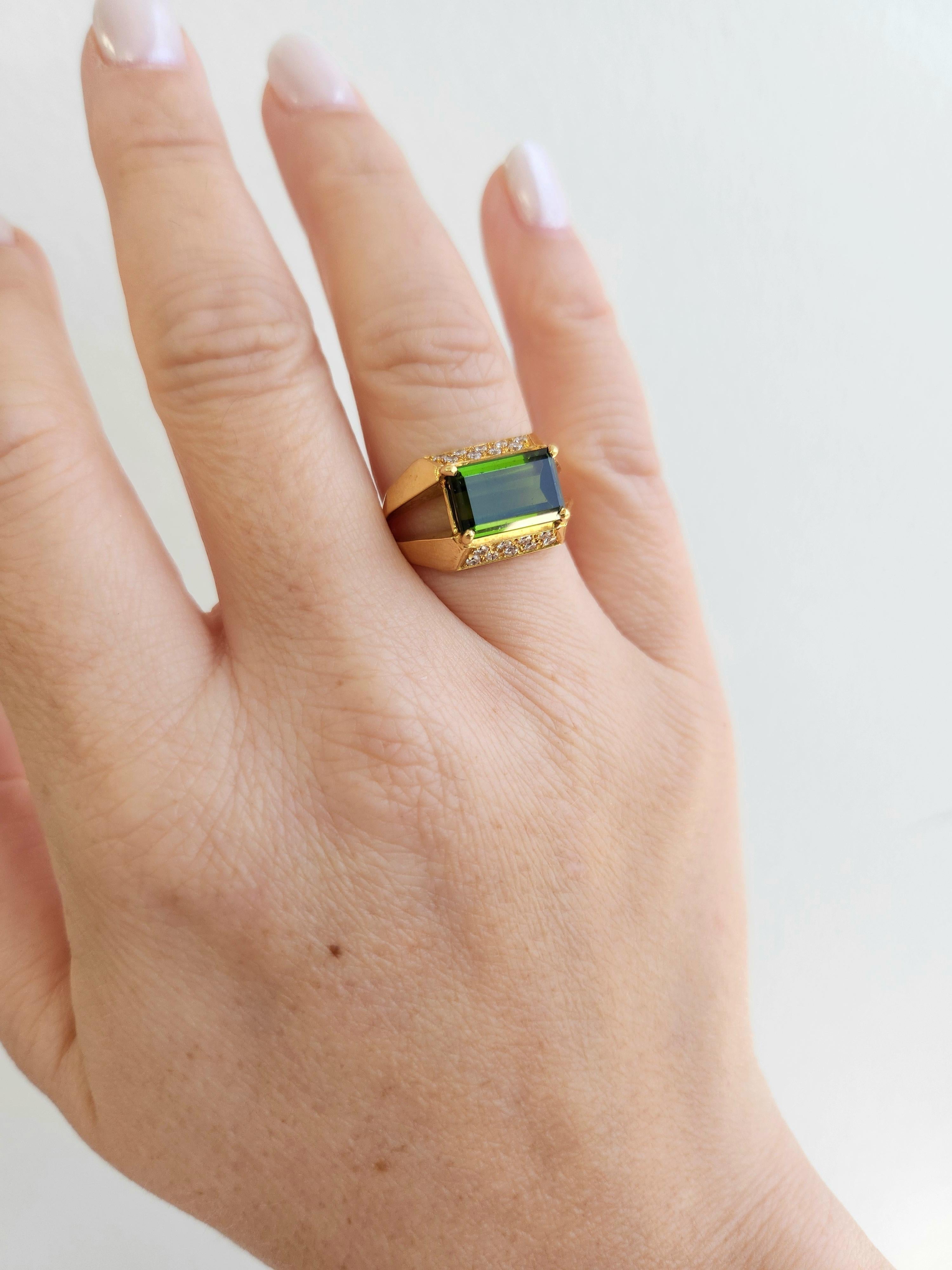 Women's or Men's Estate 18K Gold Green Tourmaline Emerald Cut Diamond Pave Modernist Ring For Sale