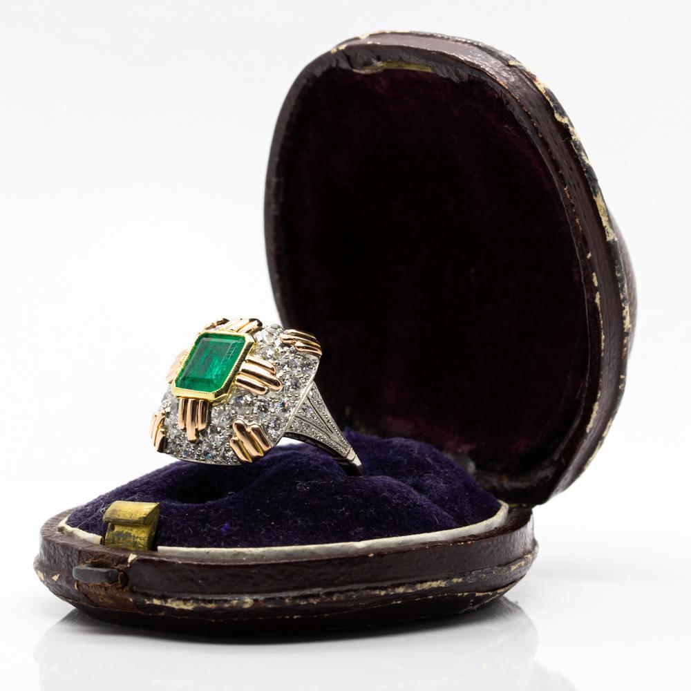 Estate 18 Karat Gold and Platinum Emerald and Diamond Ring In Excellent Condition For Sale In Miami, FL