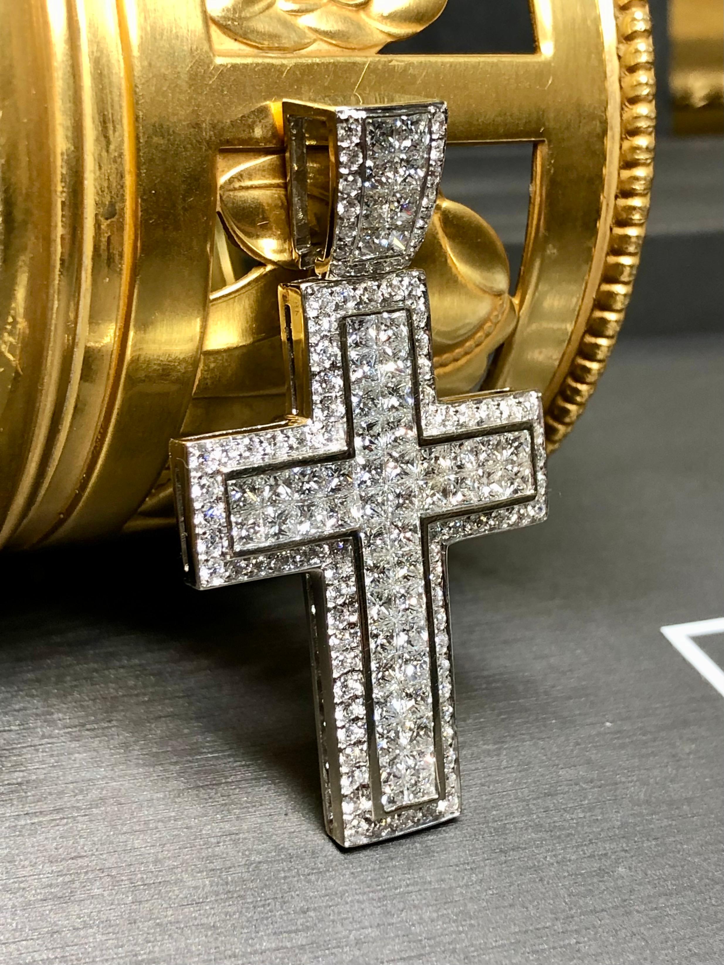 Contemporary Estate 18K Gold Princess Cut Diamond Large Cross Pendant Necklace 9.30cttw G Vs For Sale