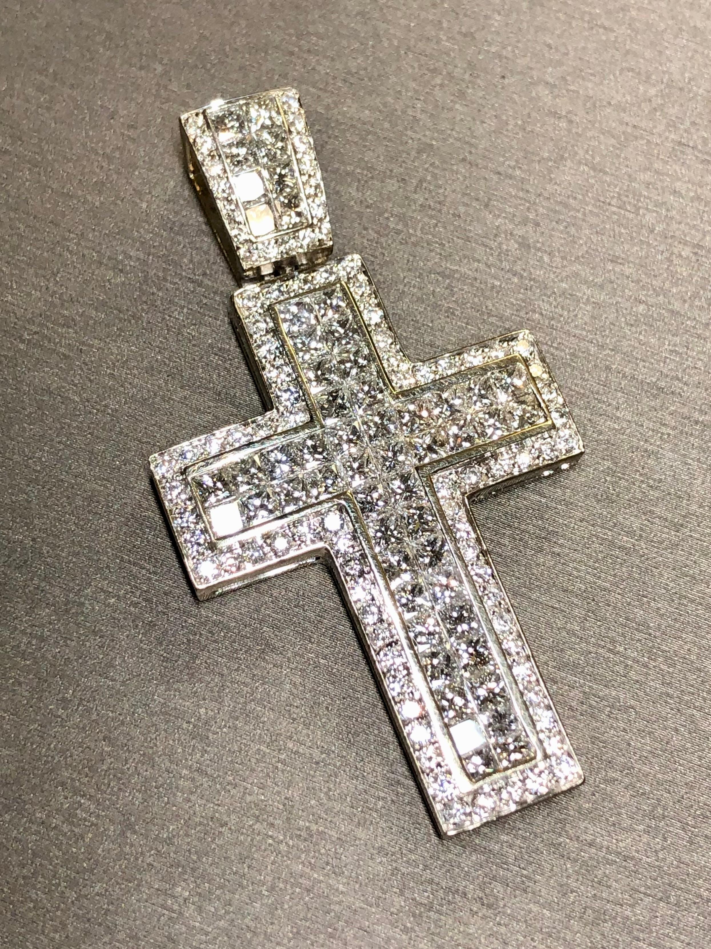 Estate 18K Gold Princess Cut Diamond Large Cross Pendant Necklace 9.30cttw G Vs For Sale 2