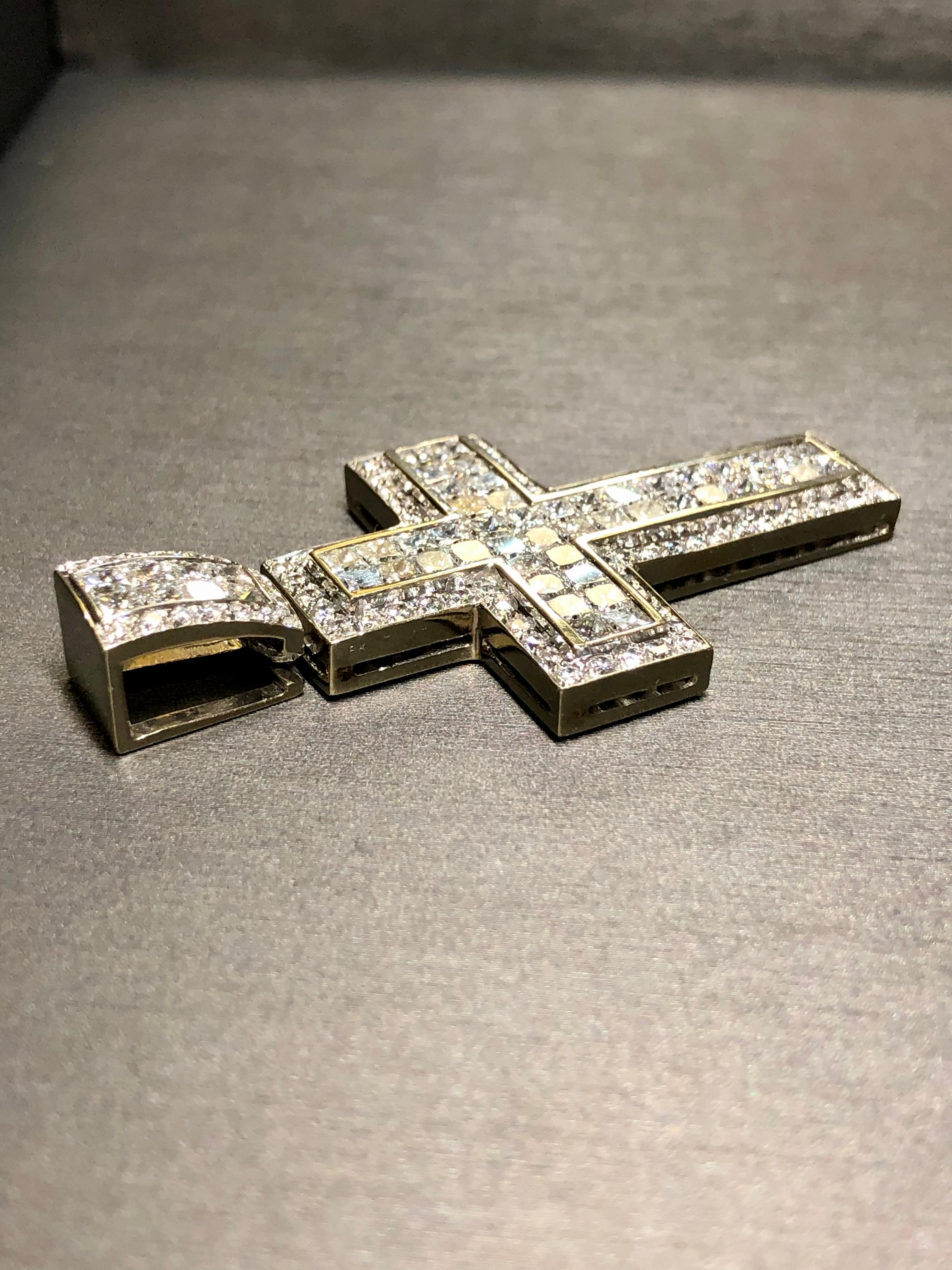 Estate 18K Gold Princess Cut Diamond Large Cross Pendant Necklace 9.30cttw G Vs For Sale 3