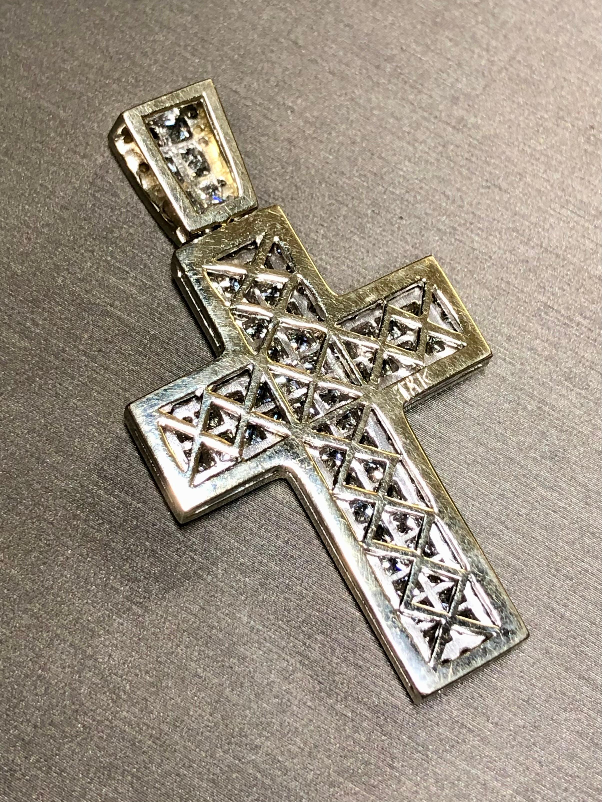 Estate 18K Gold Princess Cut Diamond Large Cross Pendant Necklace 9.30cttw G Vs For Sale 4