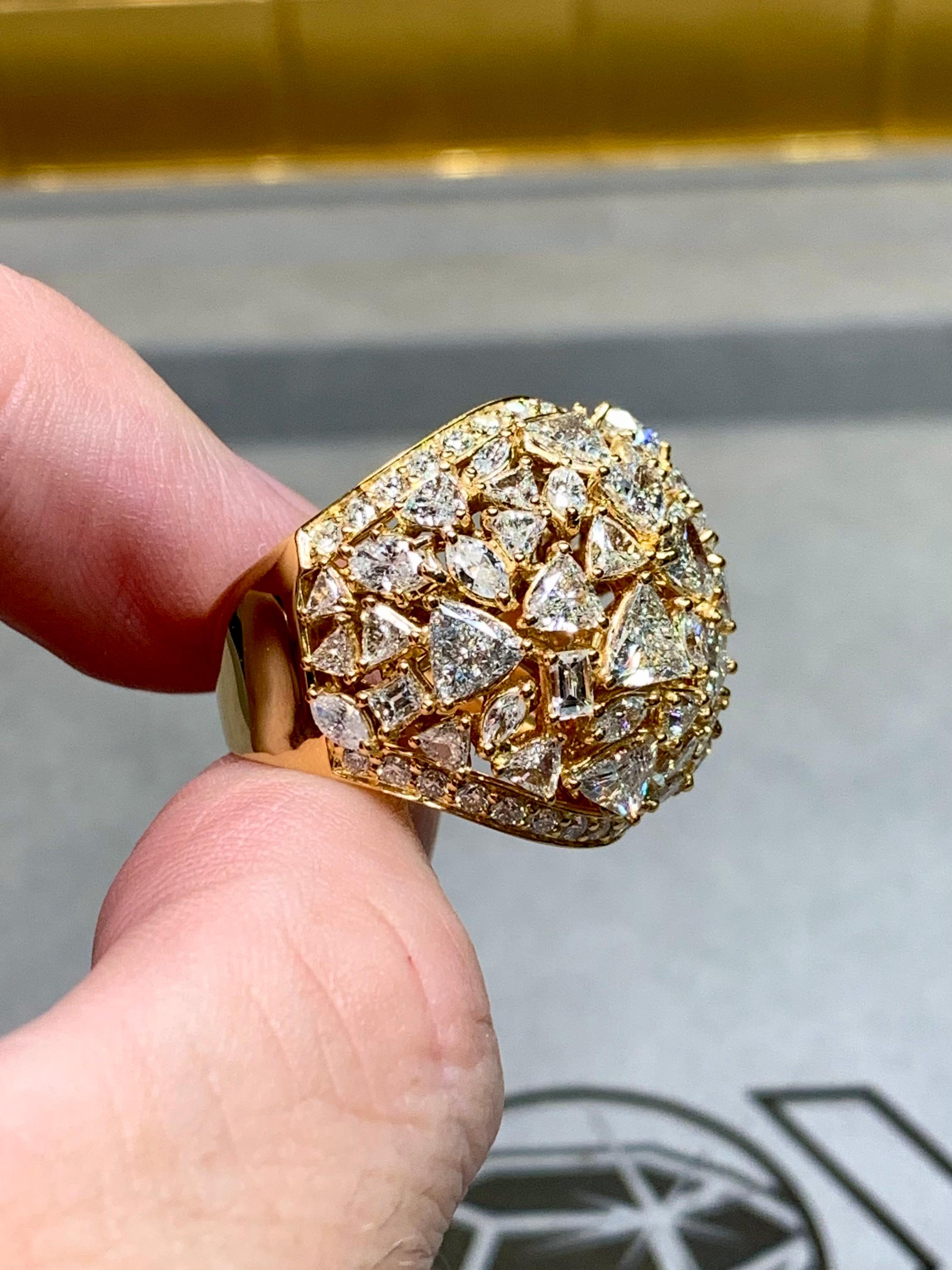 Anillo de cóctel de oro de 18 quilates Trilliant Marquise Fancy Diamond Bombé Dome en venta 5