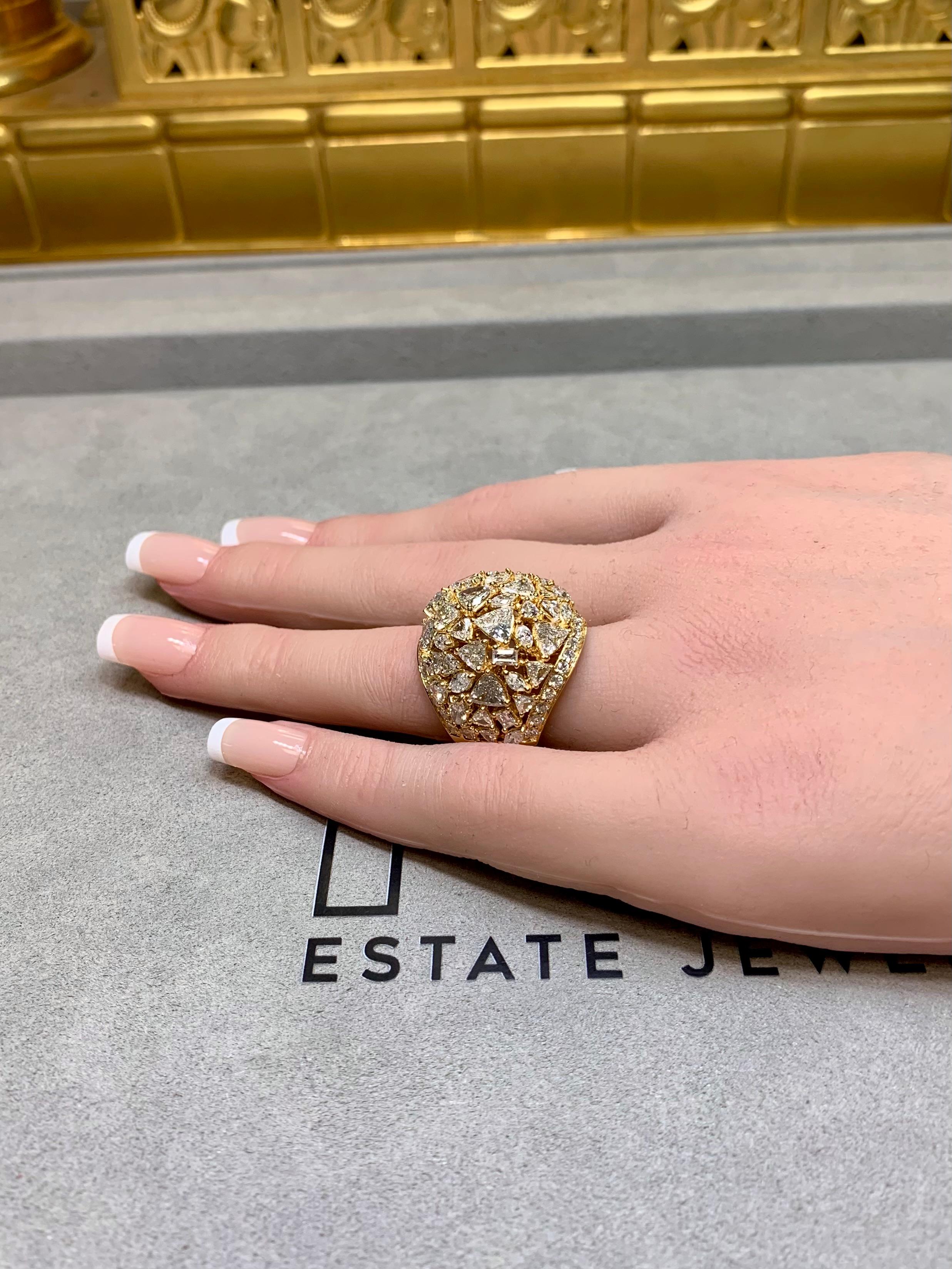 Anillo de cóctel de oro de 18 quilates Trilliant Marquise Fancy Diamond Bombé Dome en venta 8