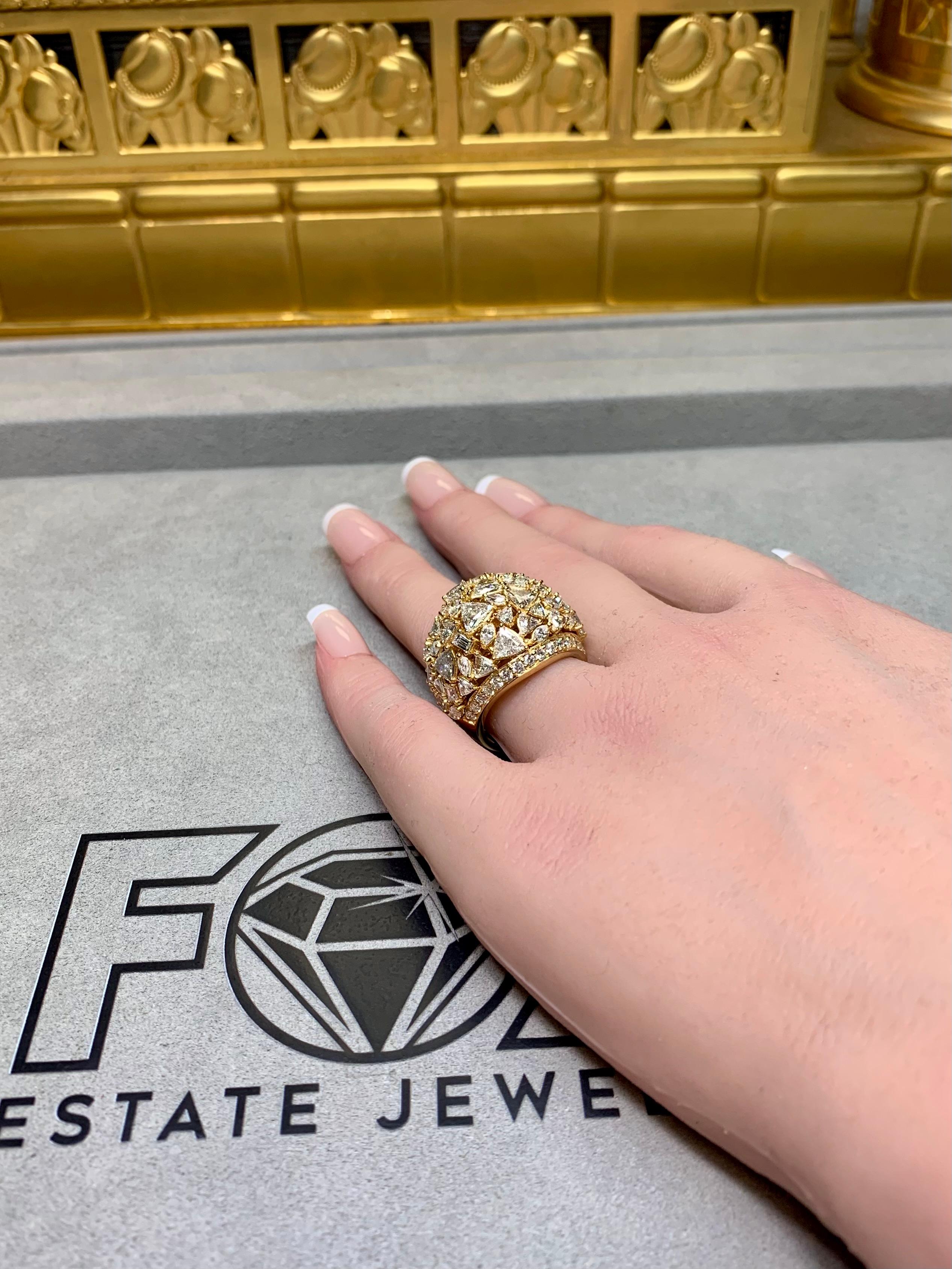 Anillo de cóctel de oro de 18 quilates Trilliant Marquise Fancy Diamond Bombé Dome en venta 9
