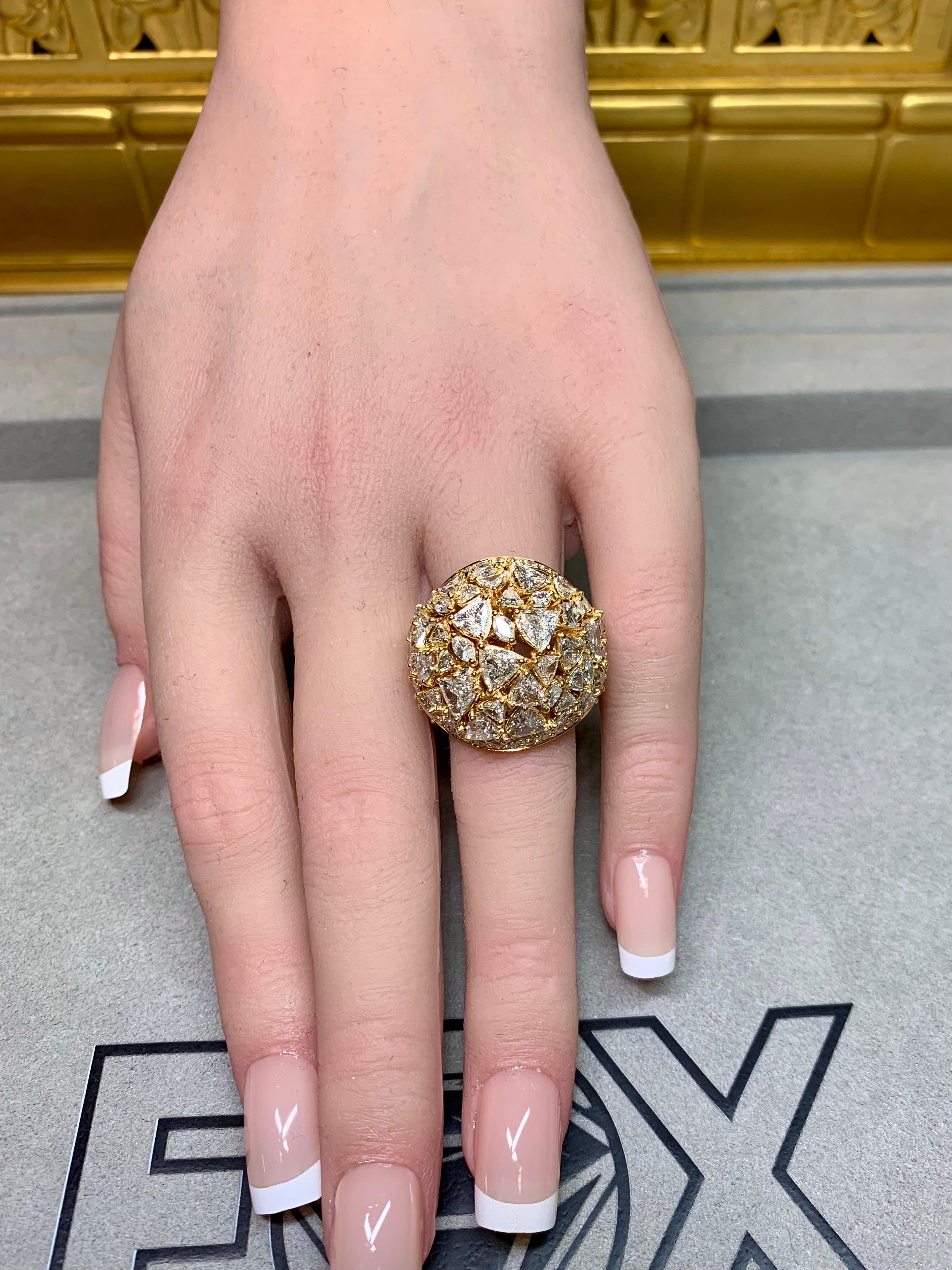 Anillo de cóctel de oro de 18 quilates Trilliant Marquise Fancy Diamond Bombé Dome en venta 11