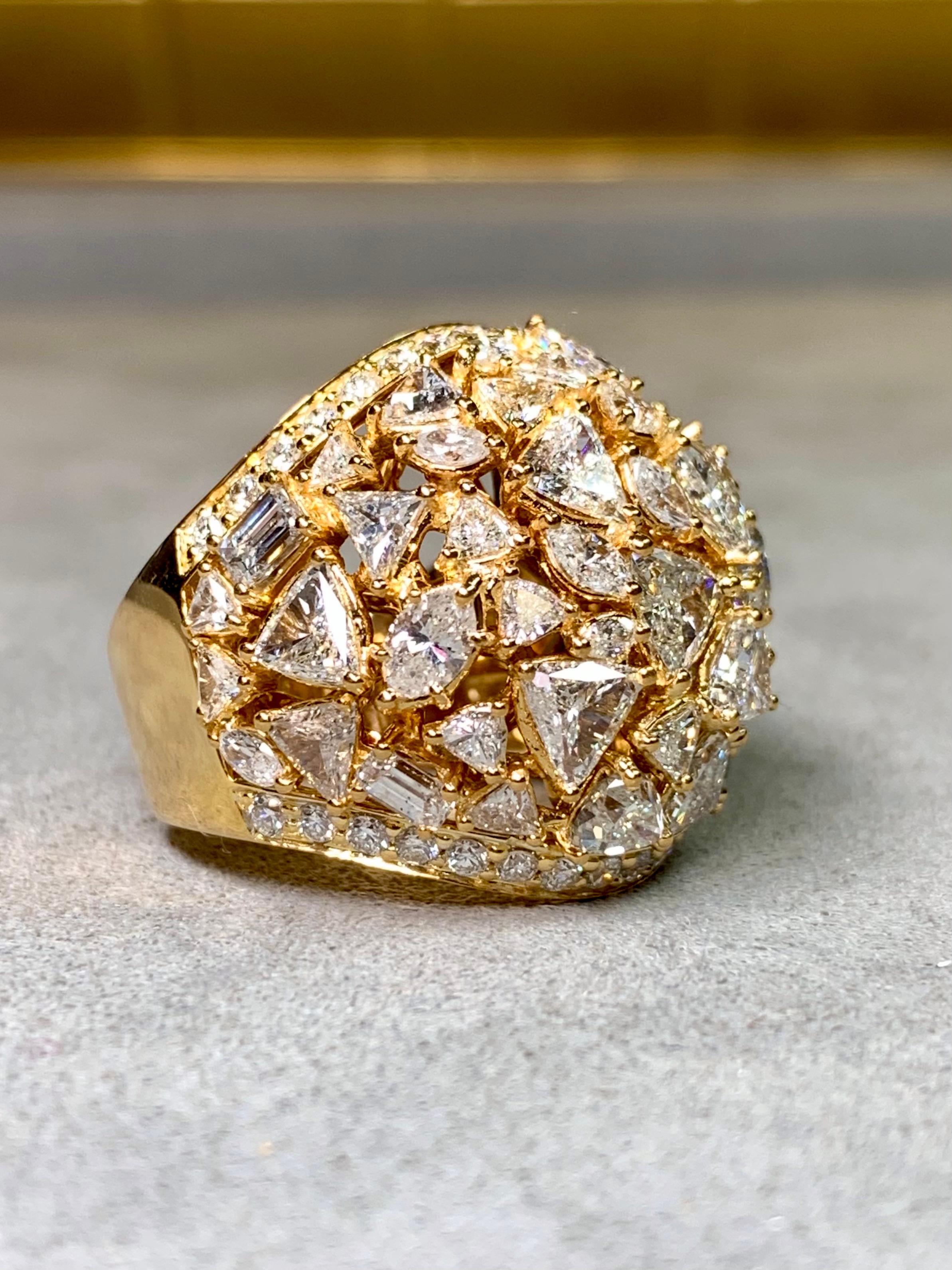 Anillo de cóctel de oro de 18 quilates Trilliant Marquise Fancy Diamond Bombé Dome en venta 1