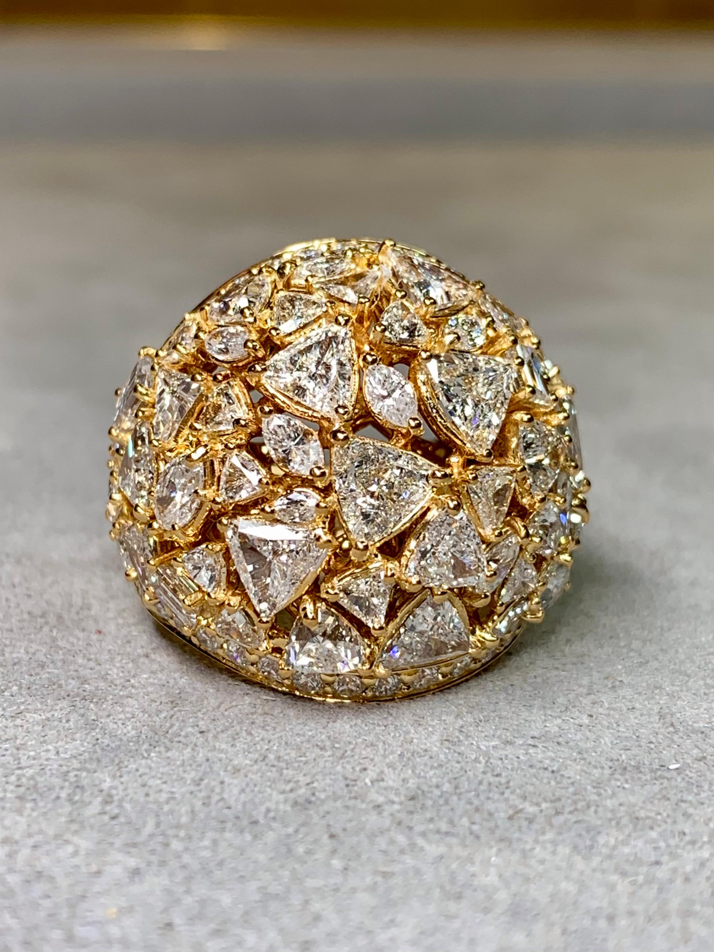 Anillo de cóctel de oro de 18 quilates Trilliant Marquise Fancy Diamond Bombé Dome en venta 2