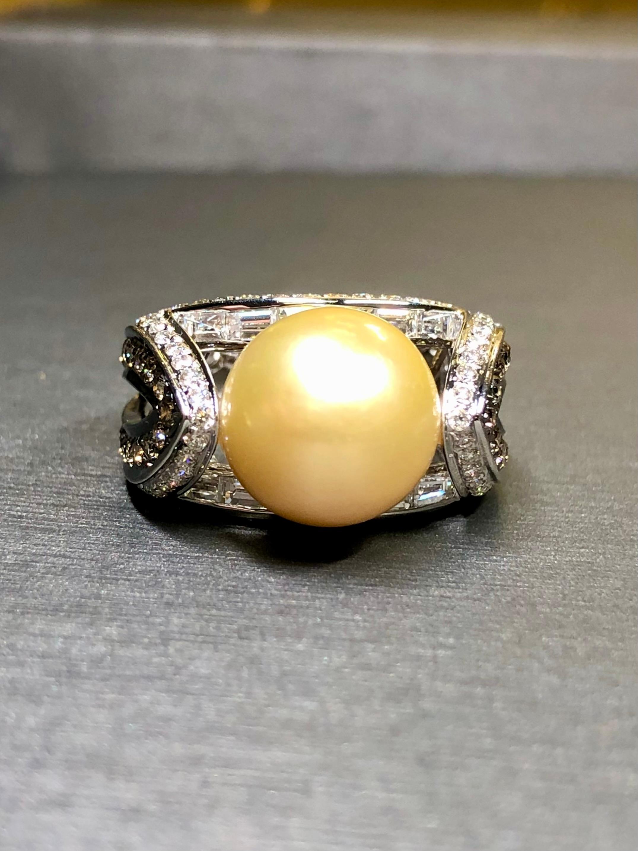 Contemporain Bague cocktail de succession en or 18 carats avec perles des mers du Sud et diamants ronds baguettes de 3 carats en vente