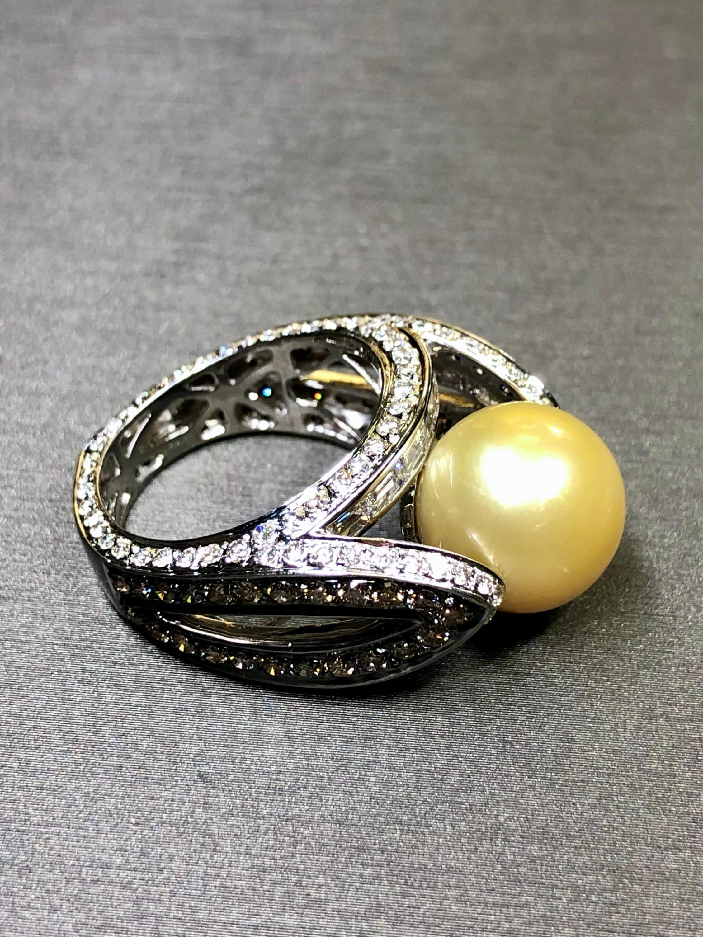 Bague cocktail de succession en or 18 carats avec perles des mers du Sud et diamants ronds baguettes de 3 carats Bon état - En vente à Winter Springs, FL