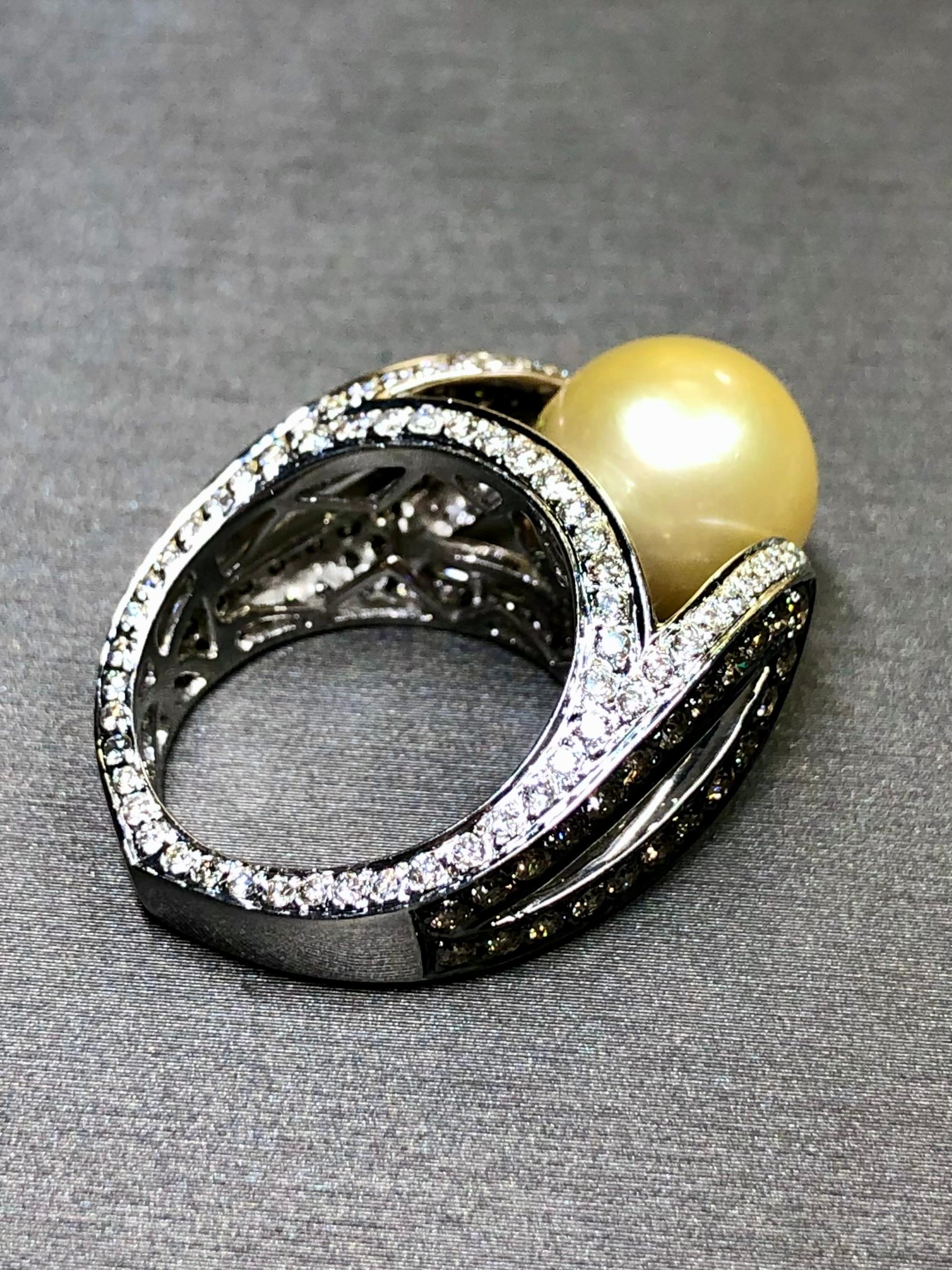Bague cocktail de succession en or 18 carats avec perles des mers du Sud et diamants ronds baguettes de 3 carats Unisexe en vente