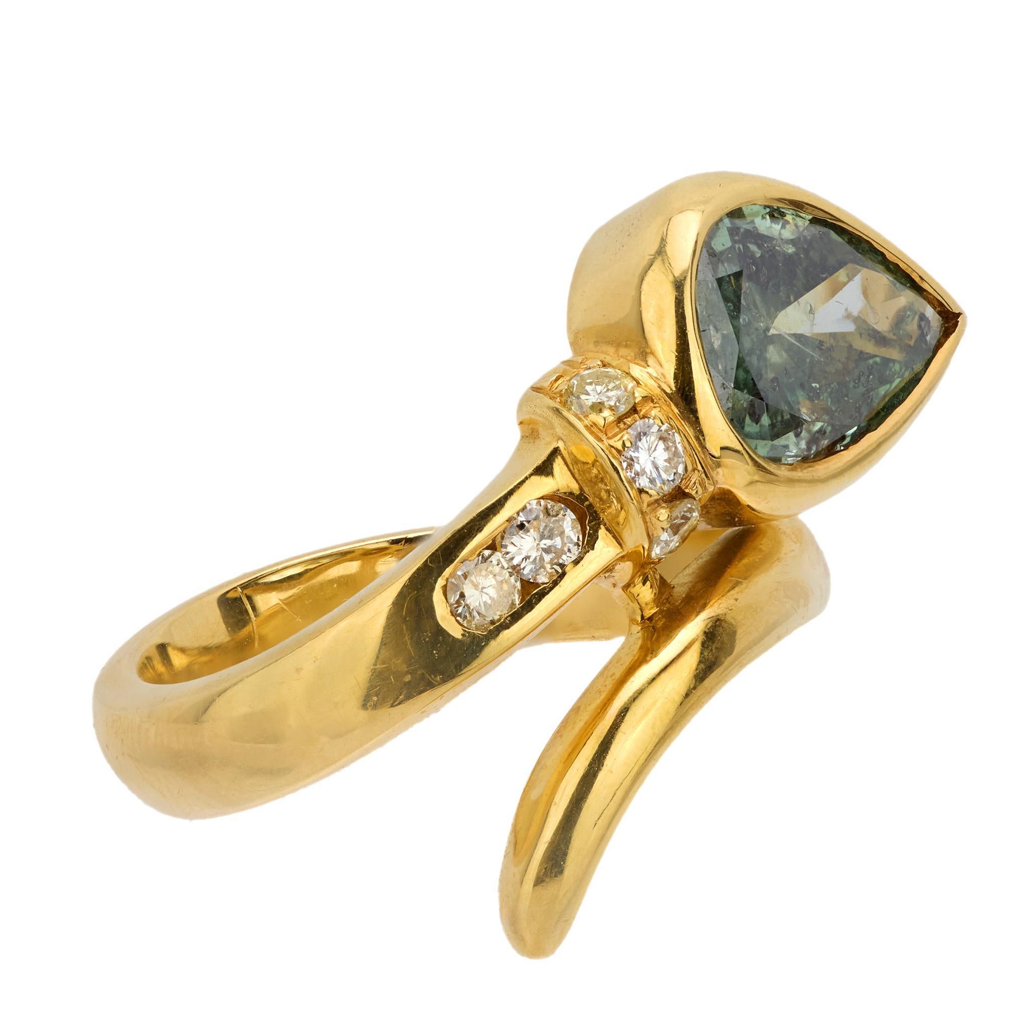 Moderne Bague serpent en diamant vert 18 carats en vente