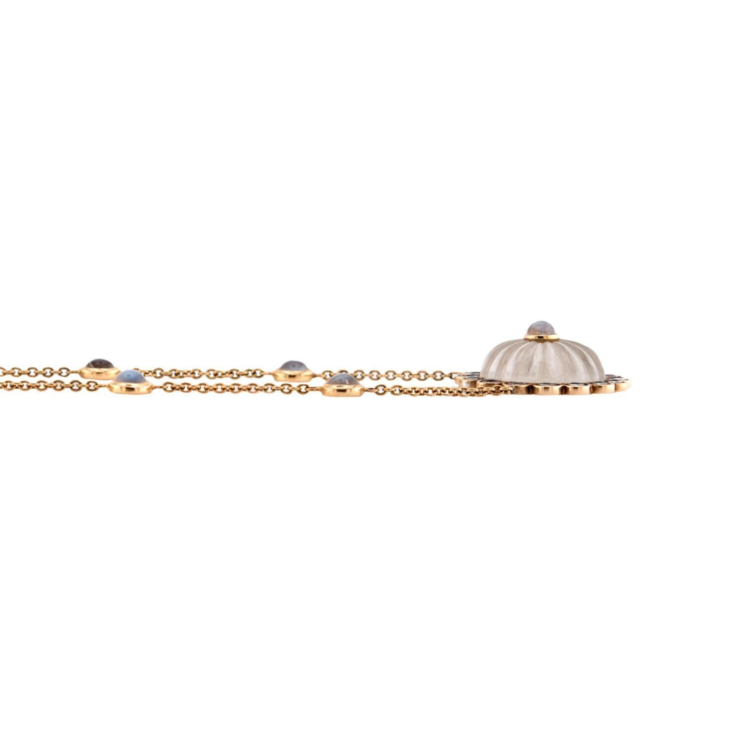 Moderno Collana con ciondolo in pietra di luna, cristallo di rocca e zaffiro bianco 18k Estate in vendita